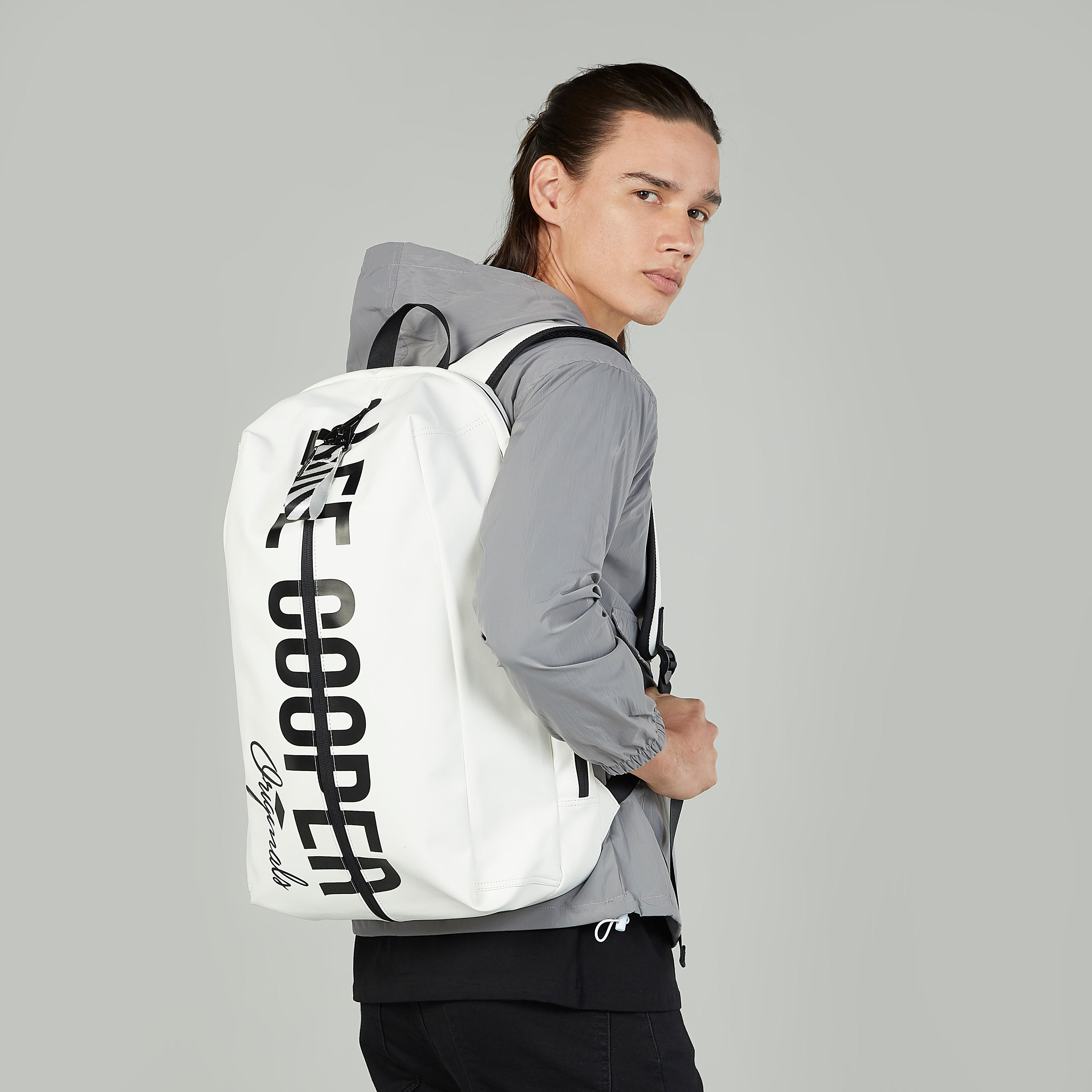 شنطة ظهر بسحّاب إغلاق وحمّالات قابلة للتعديل وطبعات من لي كوبر-men-bags-image-4