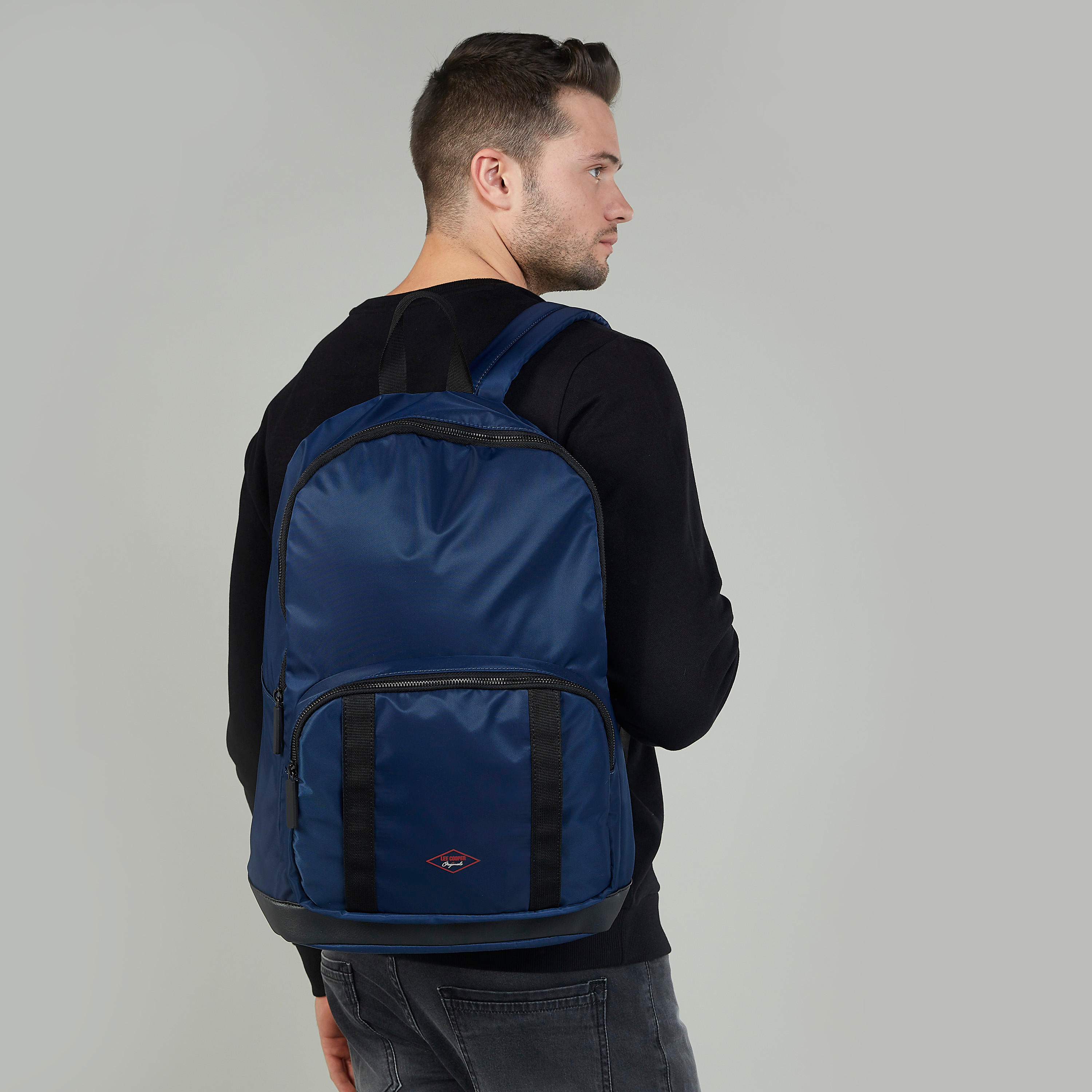 شنطة ظهر سادة بسحّاب إغلاق وحمّالات قابلة للتعديل من لي كوبر-men-bags-image-4