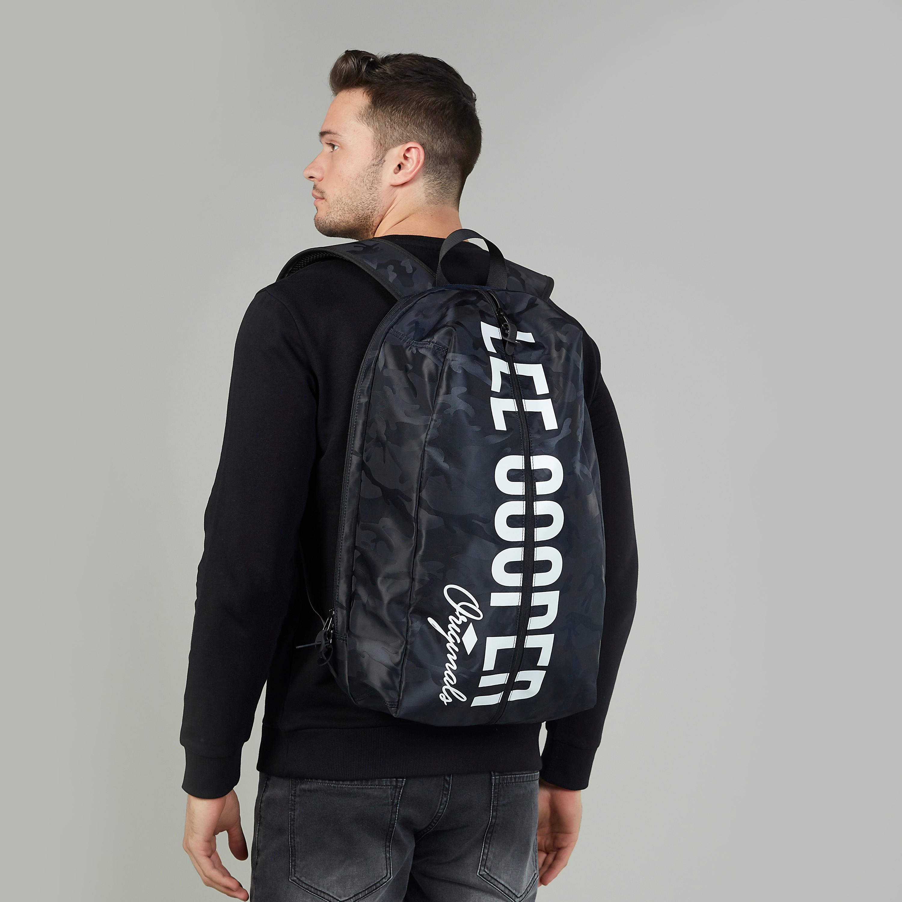 شنطة ظهر بحمّالات كتف قابلة للتعديل وطبعات من لي كوبر-men-bags-image-4