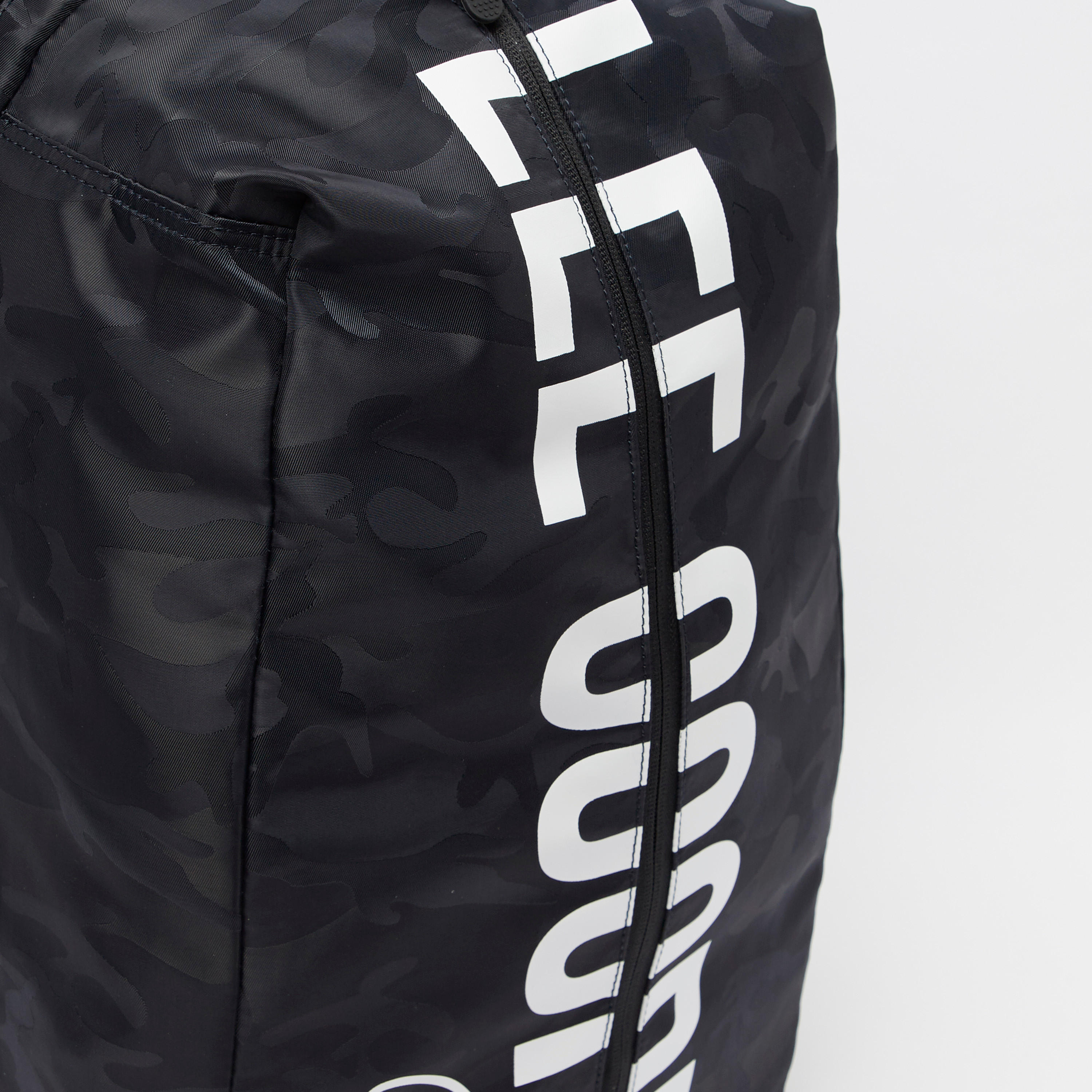 شنطة ظهر بحمّالات كتف قابلة للتعديل وطبعات من لي كوبر-men-bags-image-3