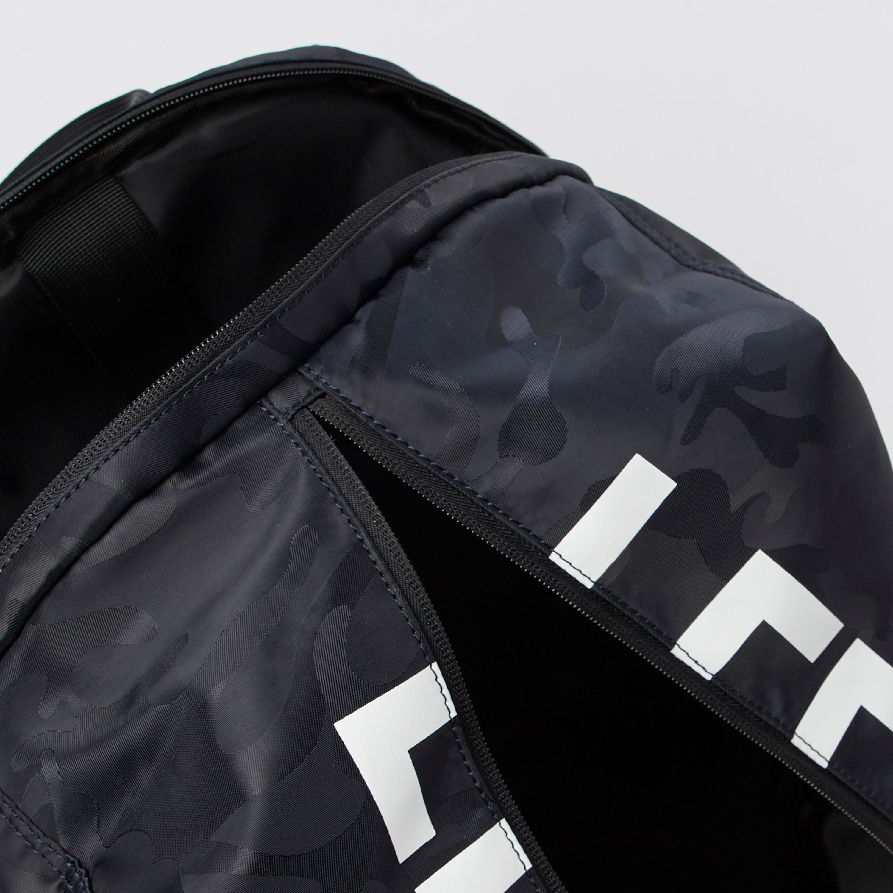 شنطة ظهر بحمّالات كتف قابلة للتعديل وطبعات من لي كوبر-men-bags-image-1