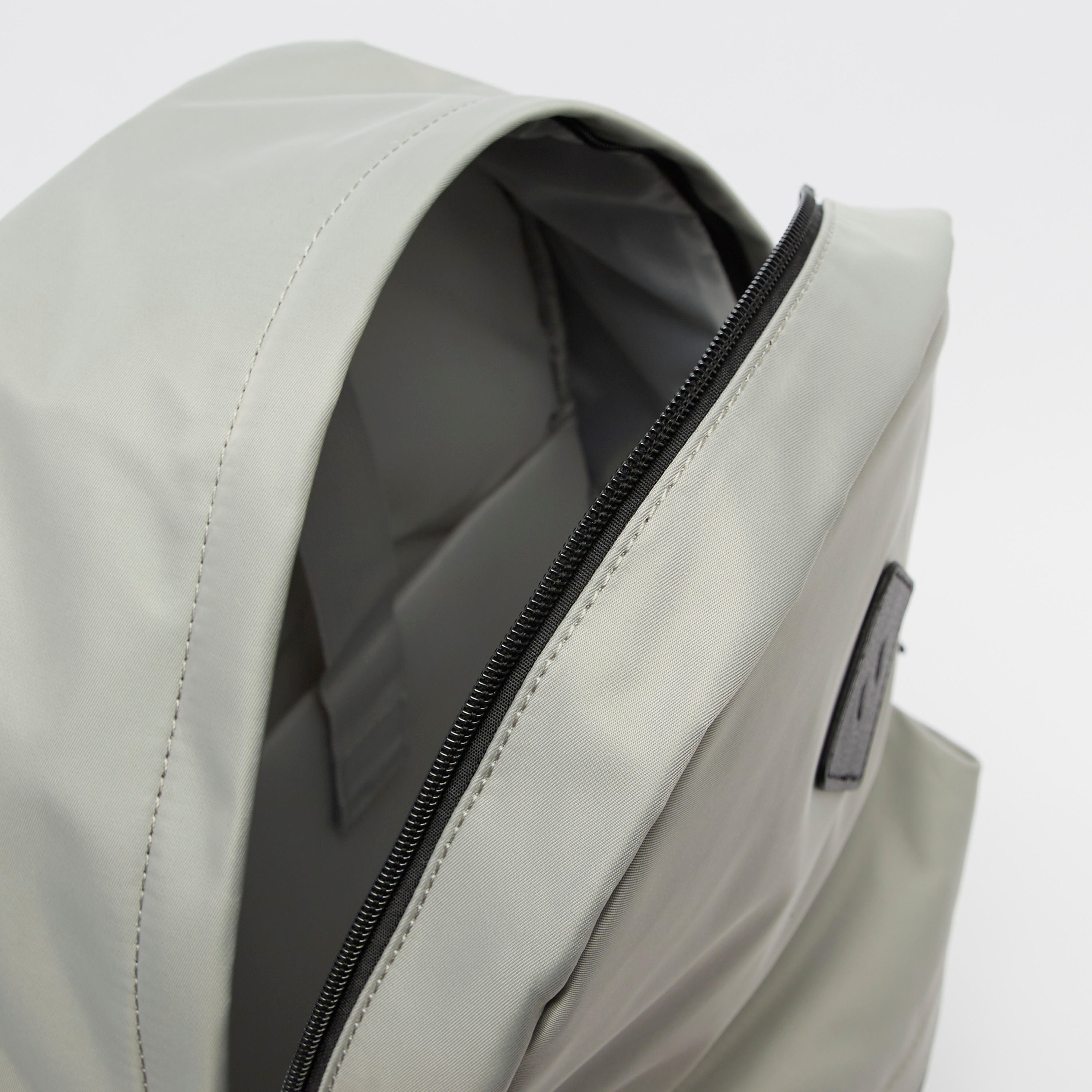 شنطة ظهر بأحزمة كتف قابلة للتعديل من لي كوبر-men-bags-image-1