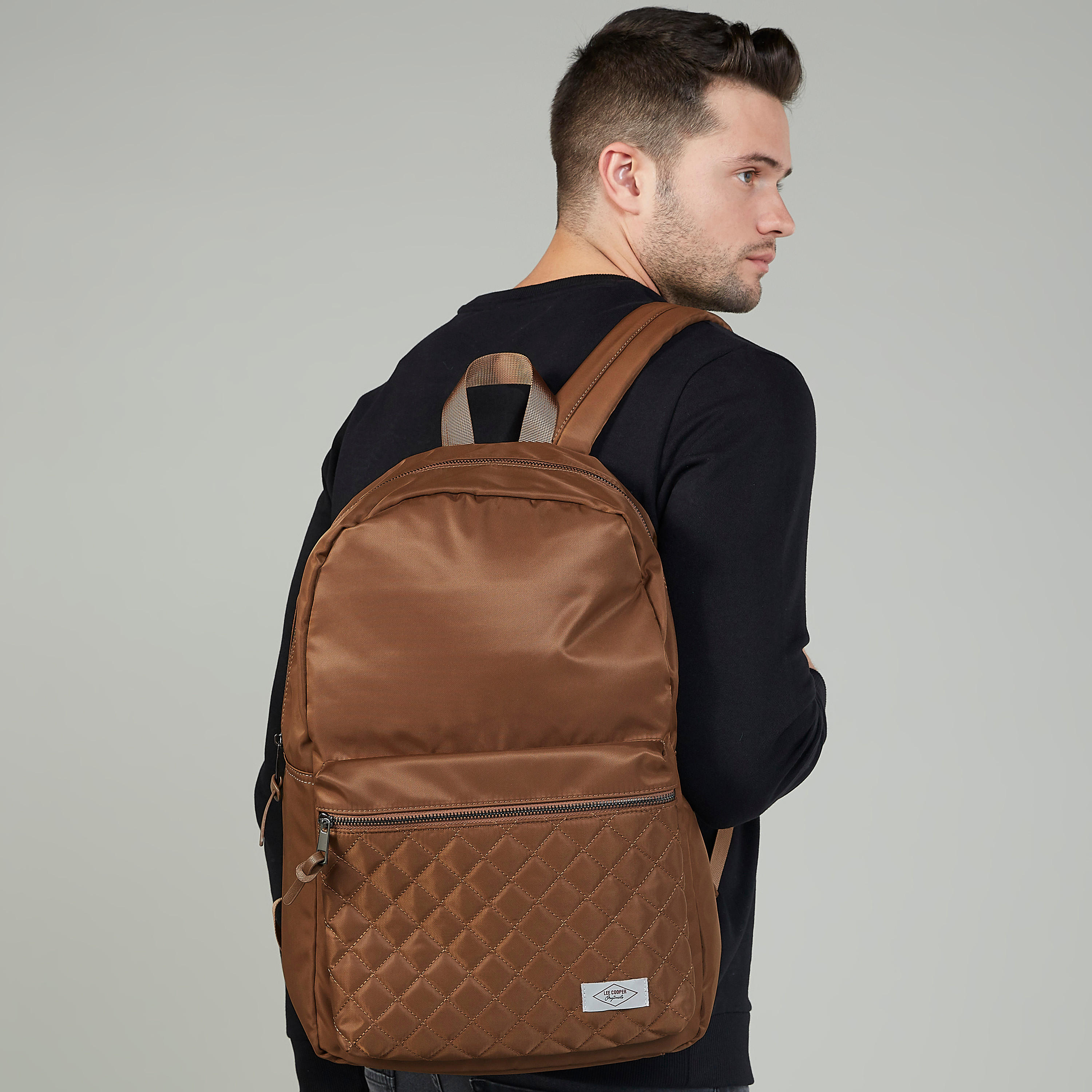 شنطة ظهر مبطّنة بحمّالات كتف قابلة للتعديل من لي كوبر-men-bags-image-4