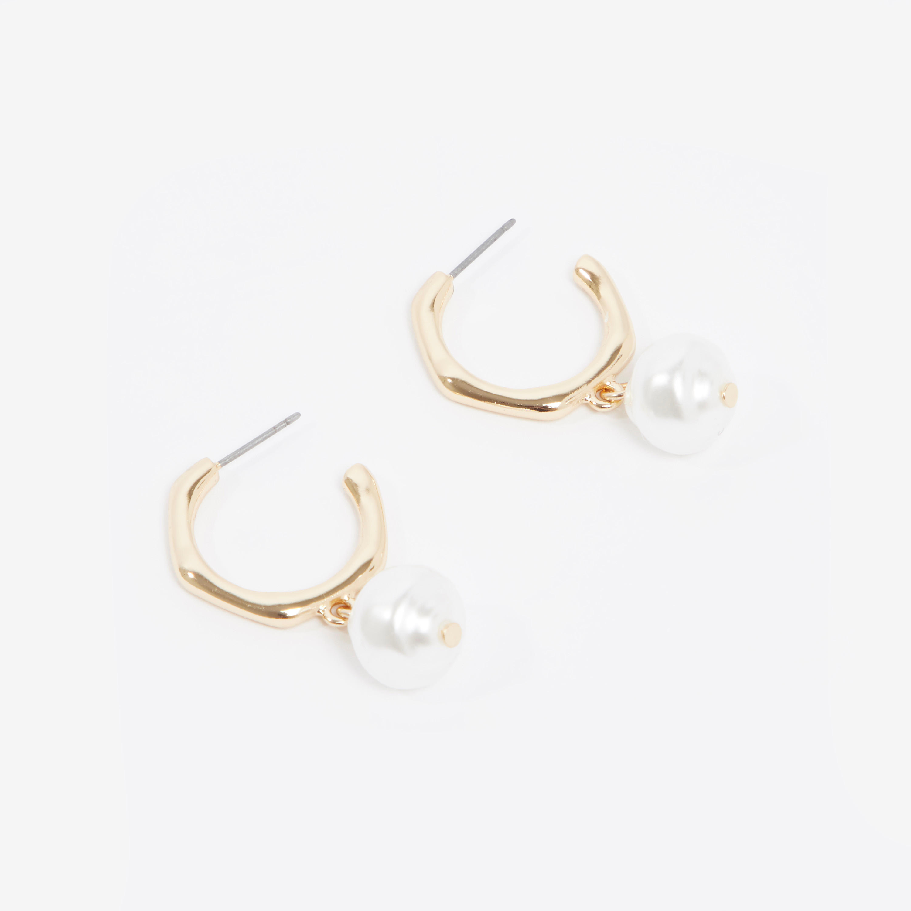 أقراط متدليّة بتفاصيل لؤلؤ ومكبس إغلاق-women-watchesandjewellery-jewellery-earrings-image-1