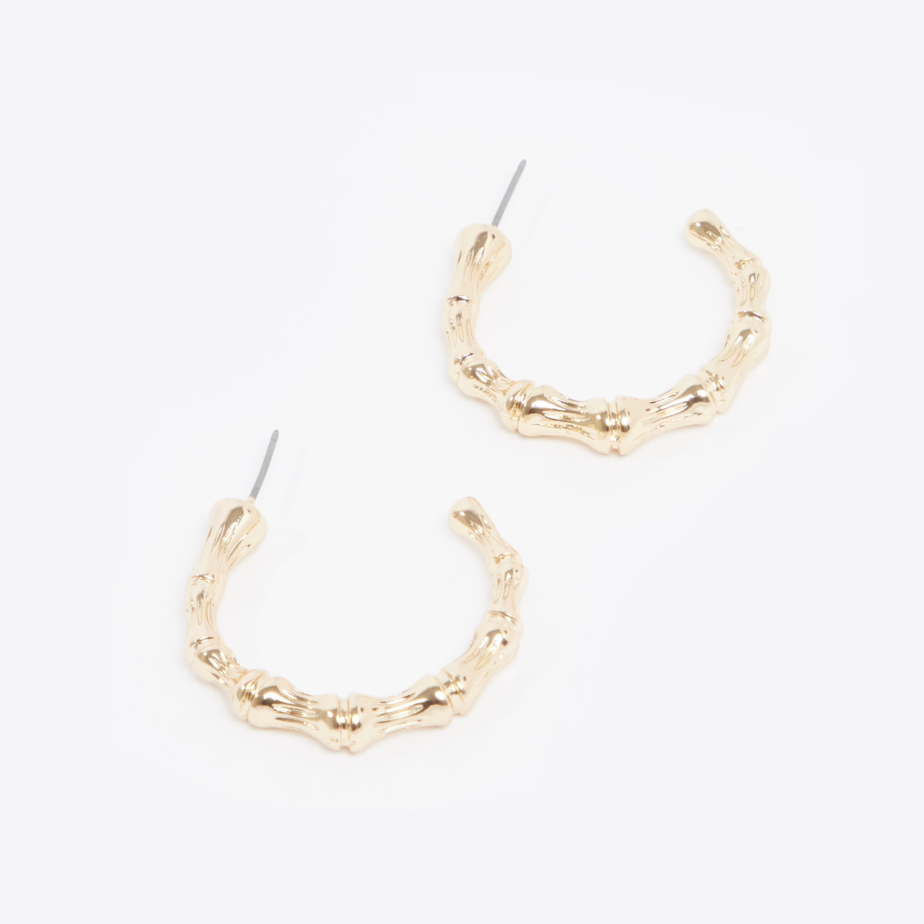 حلق دائري مزيّن بمكبس إغلاق-women-watchesandjewellery-jewellery-earrings-image-1