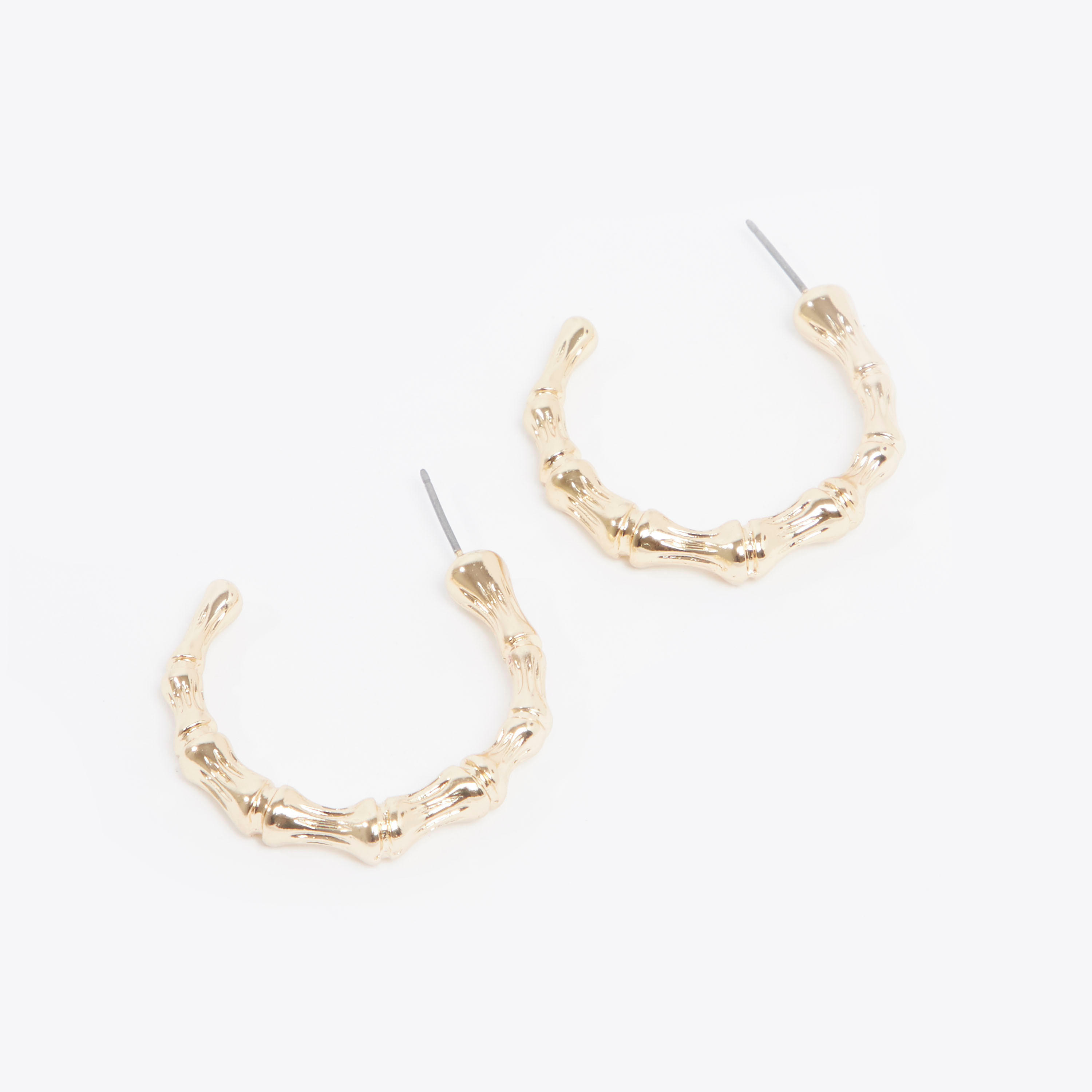 حلق دائري مزيّن بمكبس إغلاق-women-watchesandjewellery-jewellery-earrings-image-3