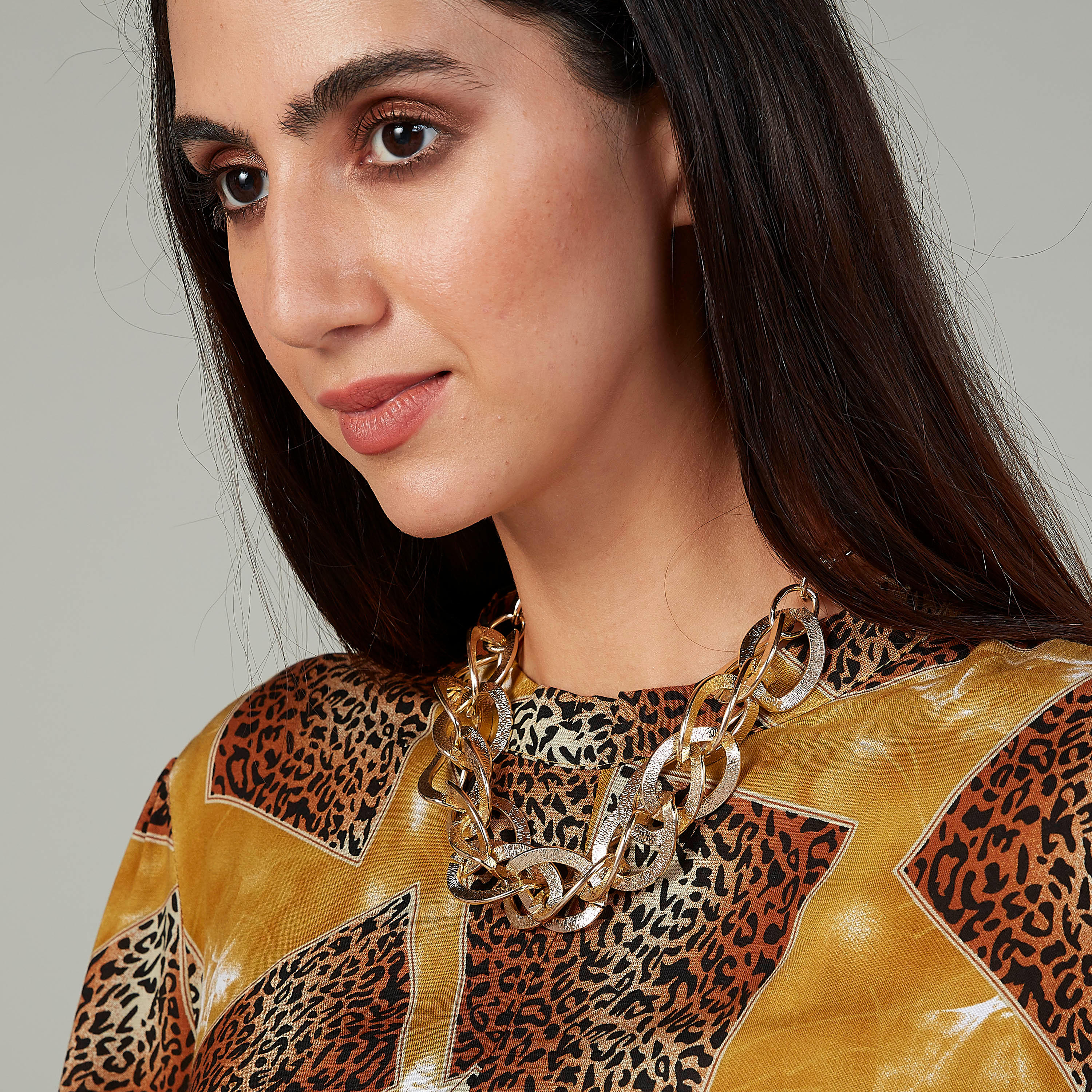 قلادة بتشطيب ميتاليك بمشبك للإغلاق-women-watchesandjewellery-jewellery-necklacesandpendants-image-2