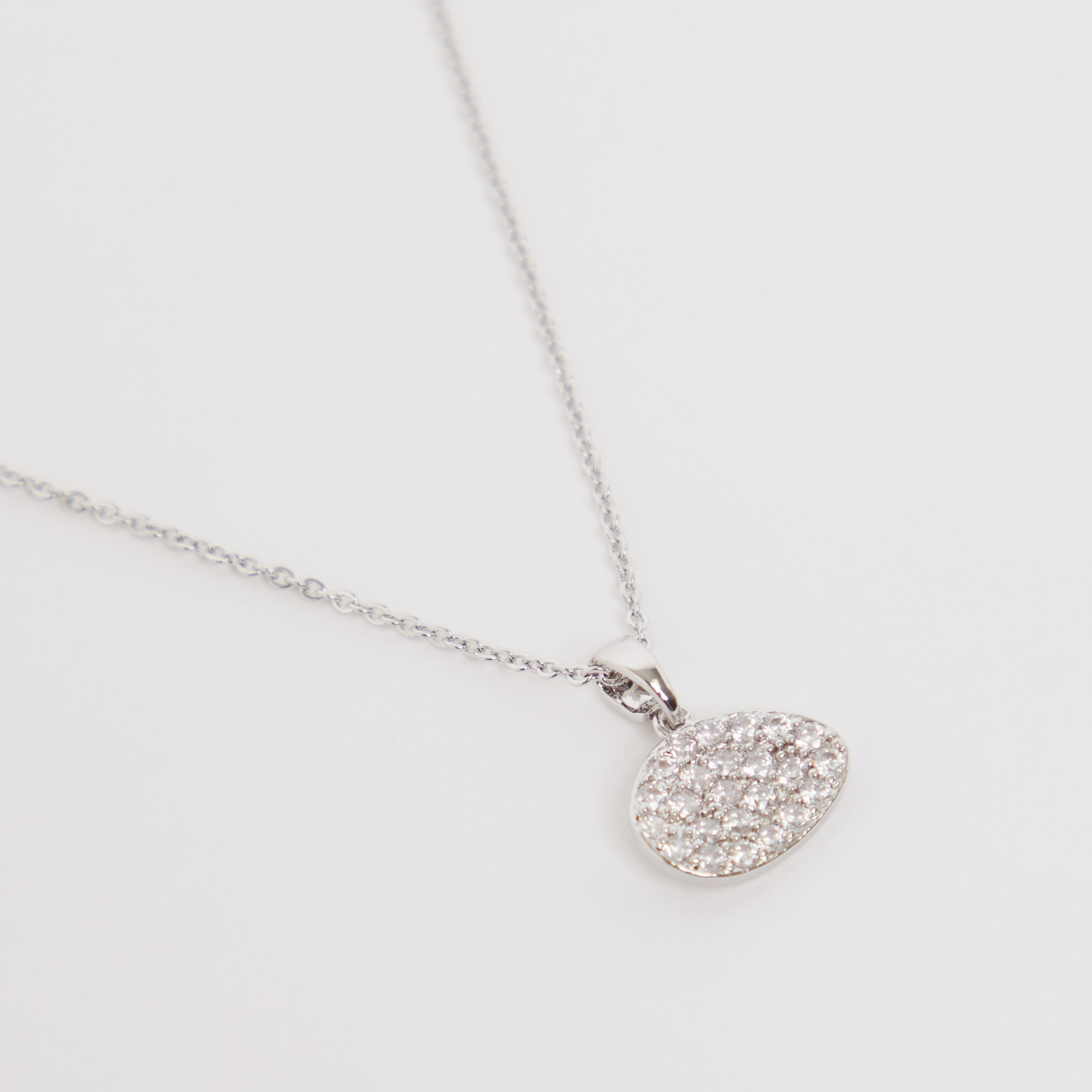 عقد بدلّاية ومشبك إغلاق وتفاصيل مرصعة-women-watchesandjewellery-jewellery-necklacesandpendants-image-2