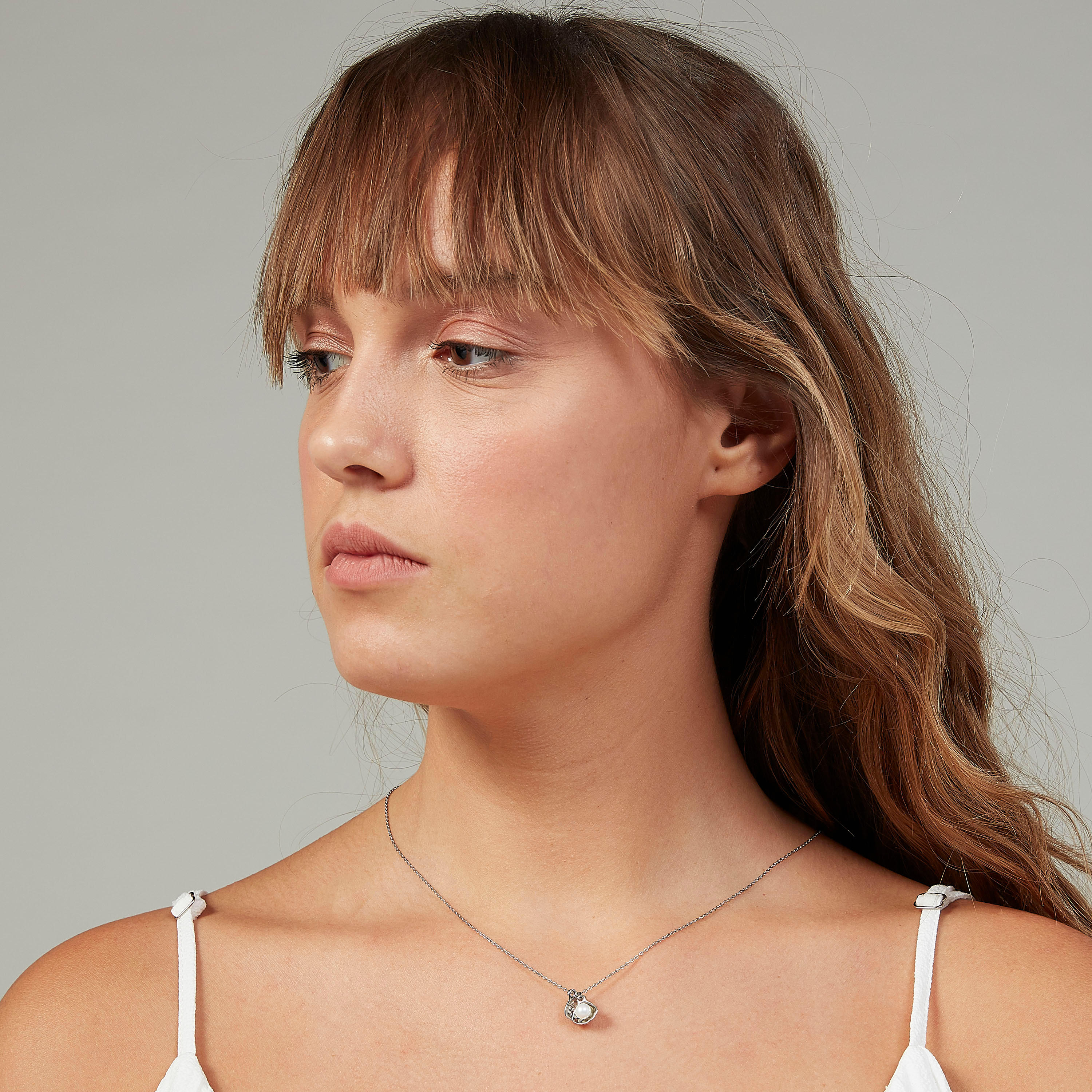 قلادة بدلّاية بتفاصيل لؤلؤ ومشبك إغلاق-women-watchesandjewellery-jewellery-necklacesandpendants-image-2