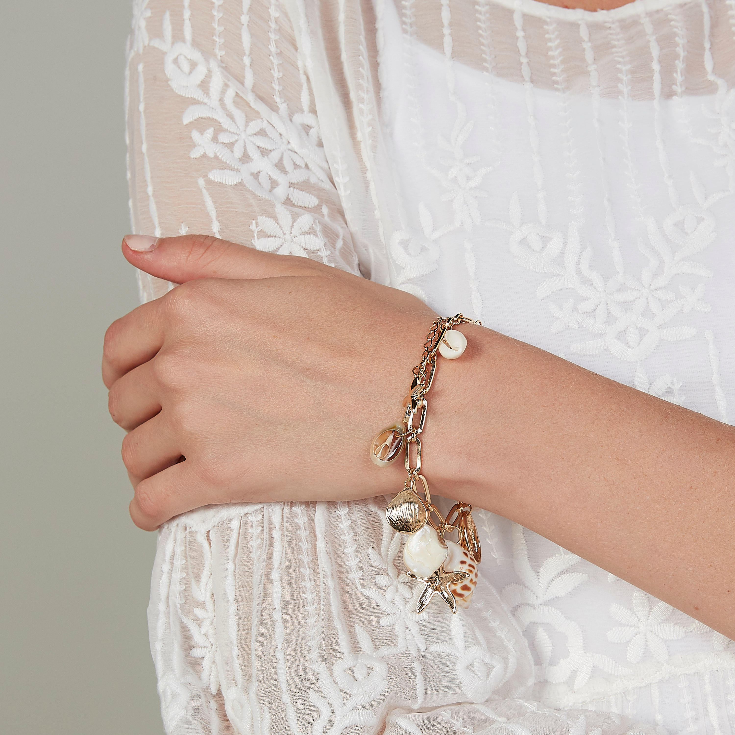 سوار مزيّن بدلايات بمشبك إغلاق-women-watchesandjewellery-jewellery-banglesandbracelets-image-2