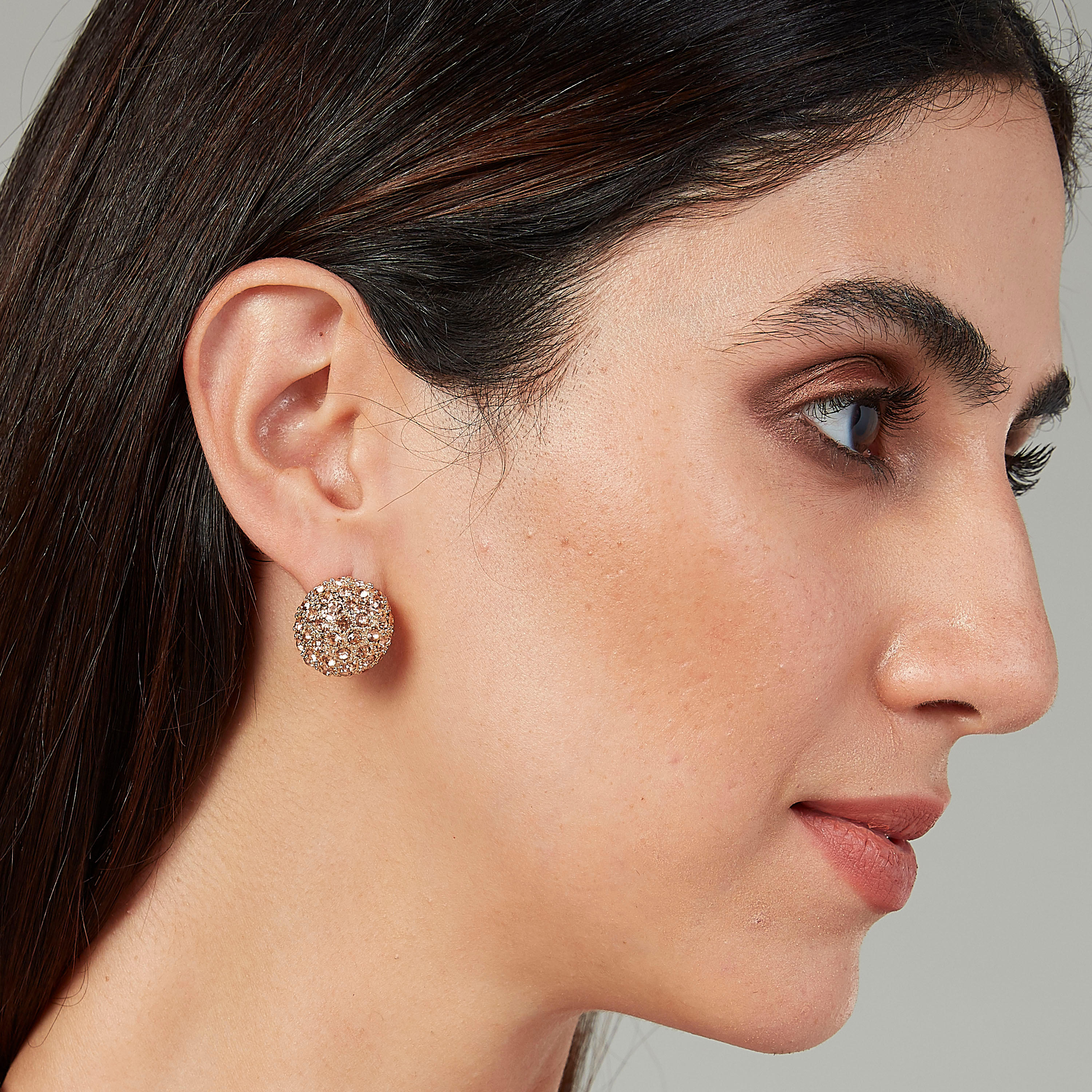 حلق ميتاليك مرصّع بتزيينات ومكبس إغلاق-women-watchesandjewellery-jewellery-earrings-image-2