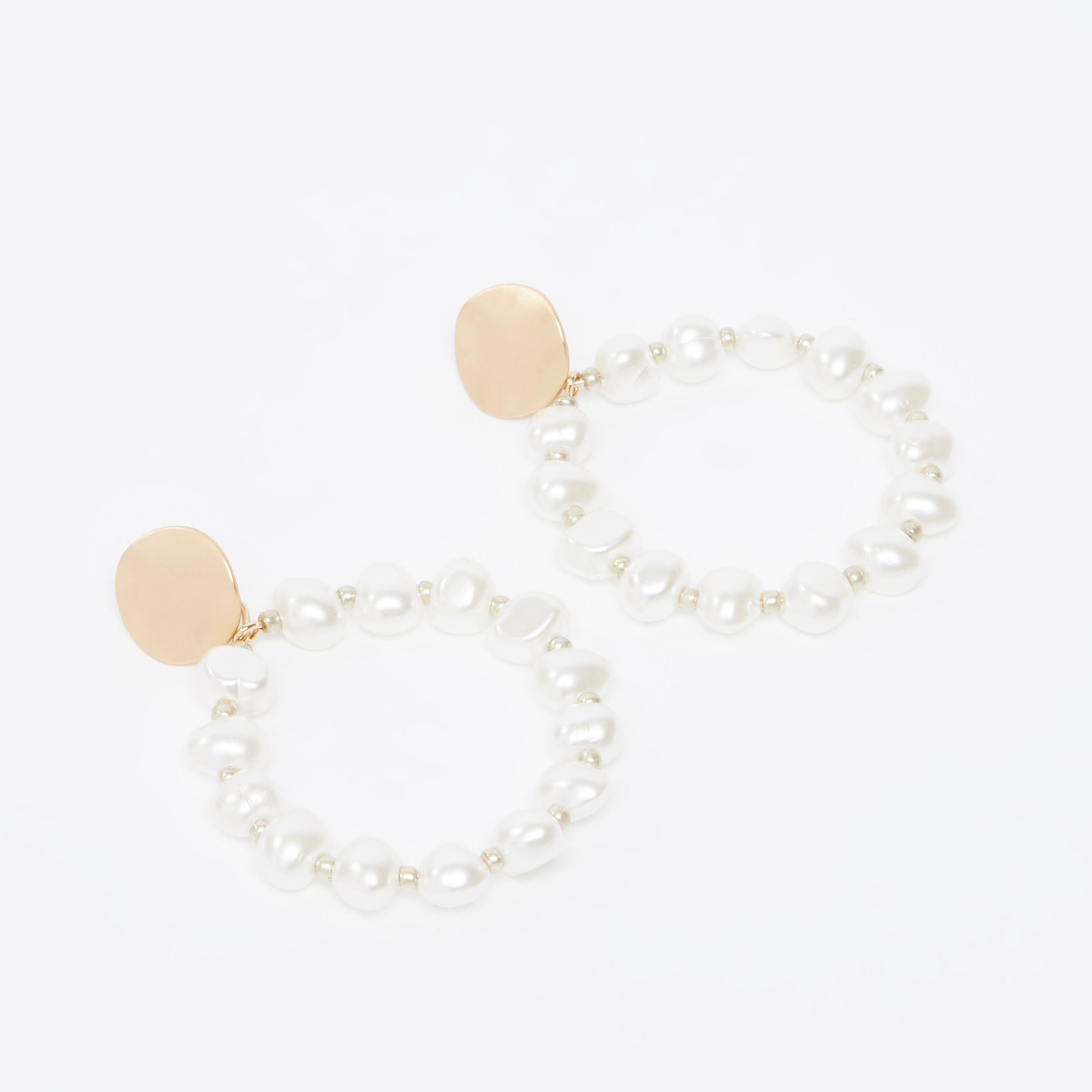 حلق متدلّي بتفاصيل لؤلؤ ومكبس إغلاق-women-watchesandjewellery-jewellery-earrings-image-1