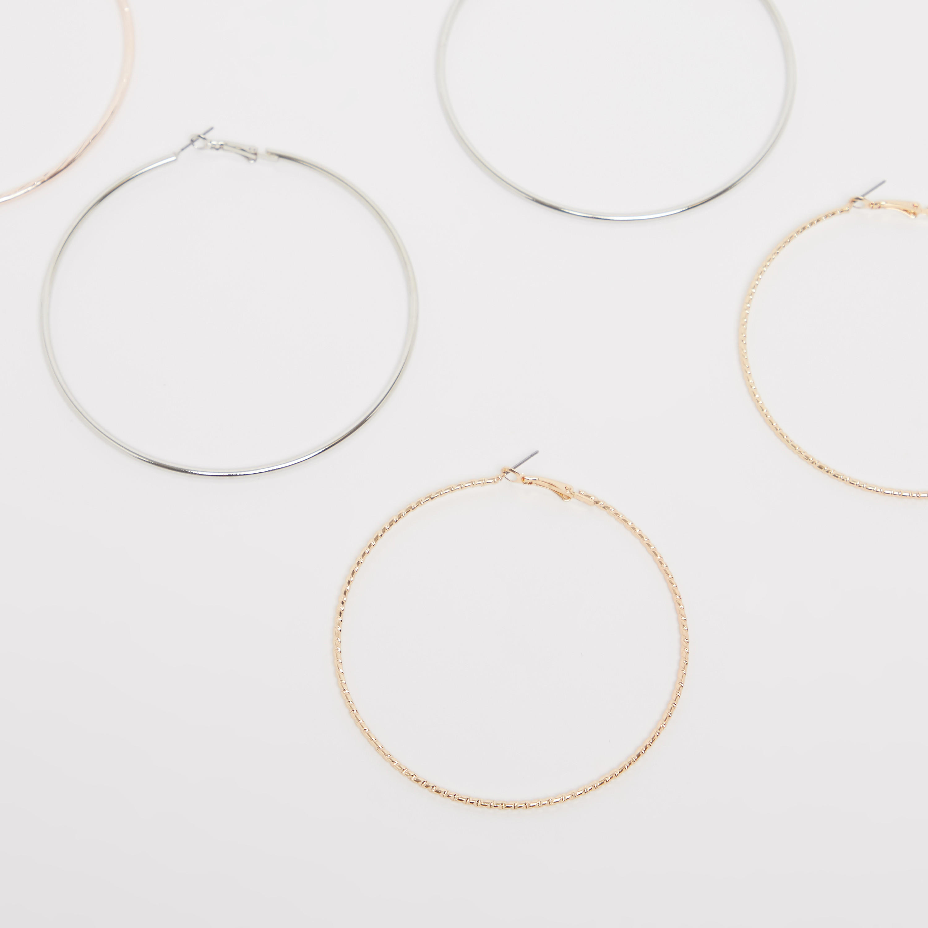 حلقان سادة بدلّاية وخطّاف إغلاق - طقم من 3 أزواج-women-watchesandjewellery-jewellery-earrings-image-3