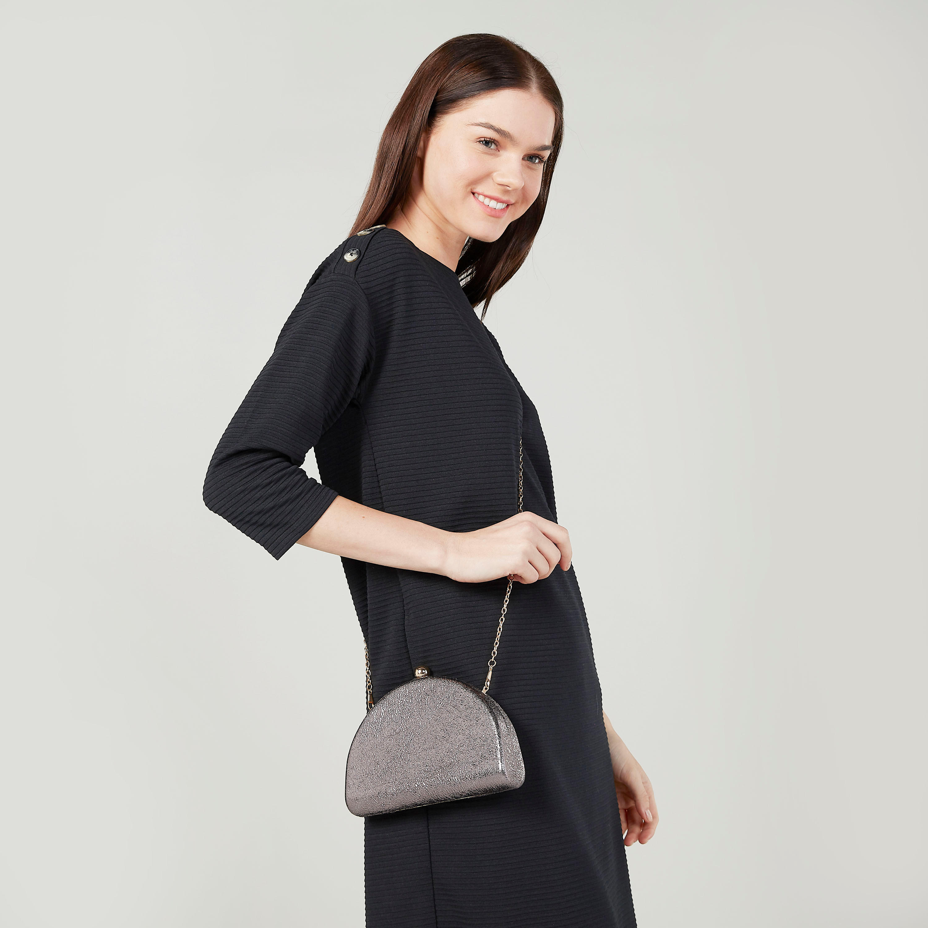 حقيبة كلاتش بارزة الملمس بسلسلة ميتاليك-women-bagsandwallets-handbags-image-3