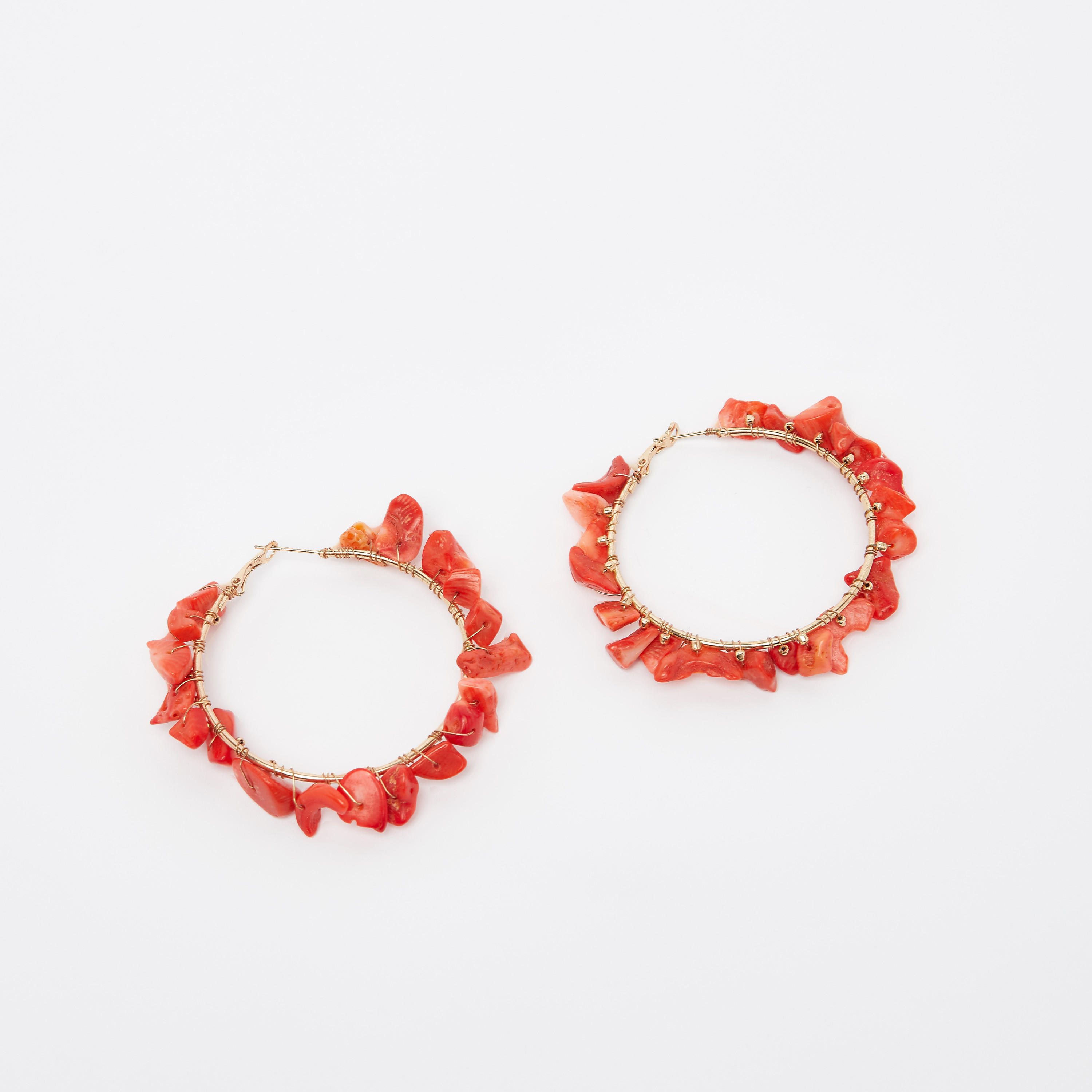 حلقان ميتاليك متدليّة بقفل إغلاق-women-watchesandjewellery-jewellery-earrings-image-1