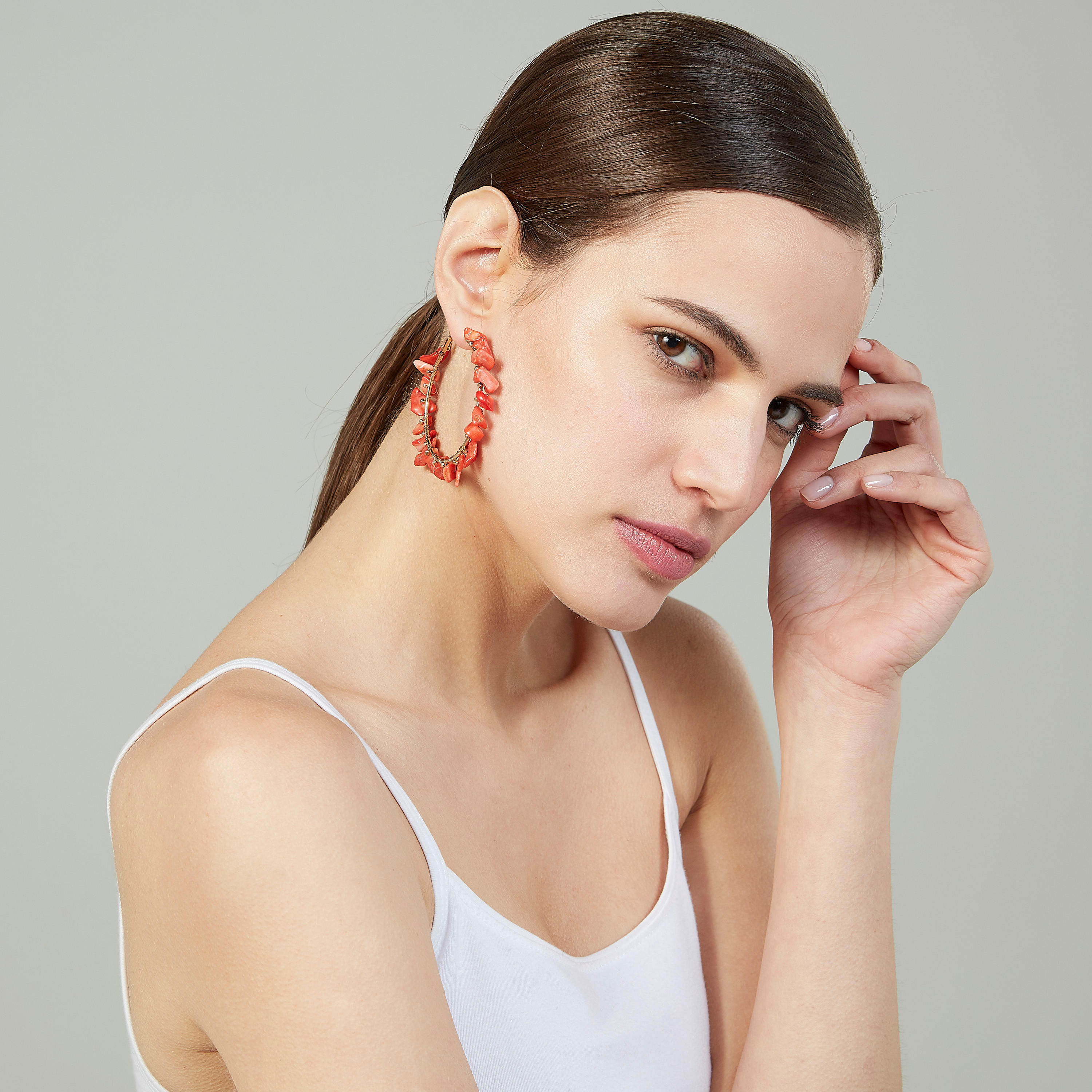 حلقان ميتاليك متدليّة بقفل إغلاق-women-watchesandjewellery-jewellery-earrings-image-2