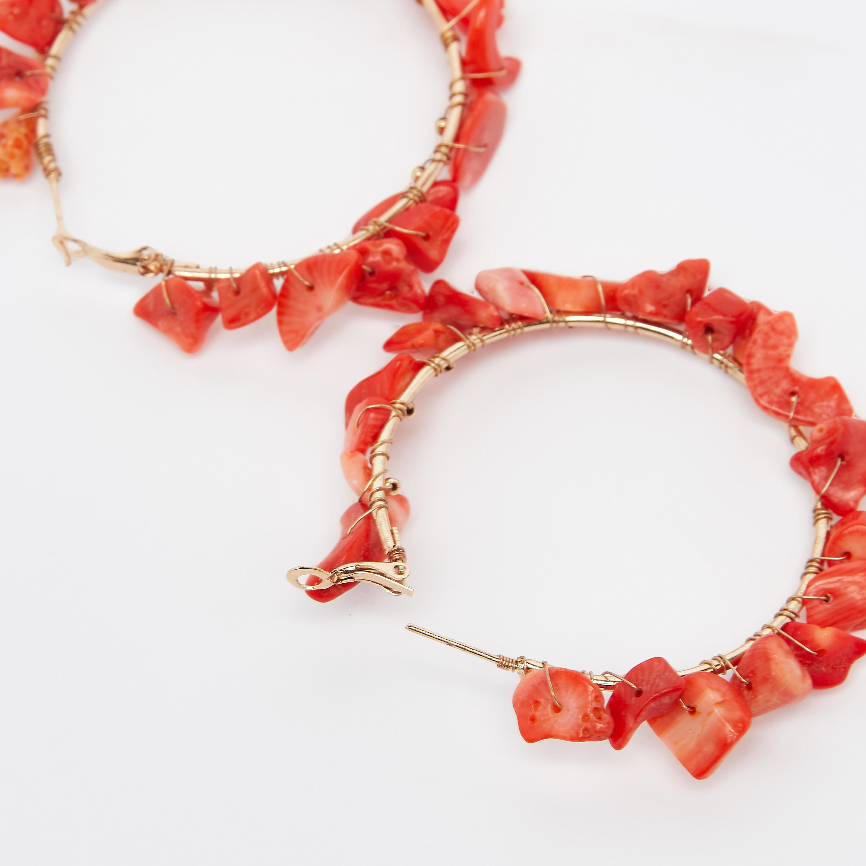 حلقان ميتاليك متدليّة بقفل إغلاق-women-watchesandjewellery-jewellery-earrings-image-4