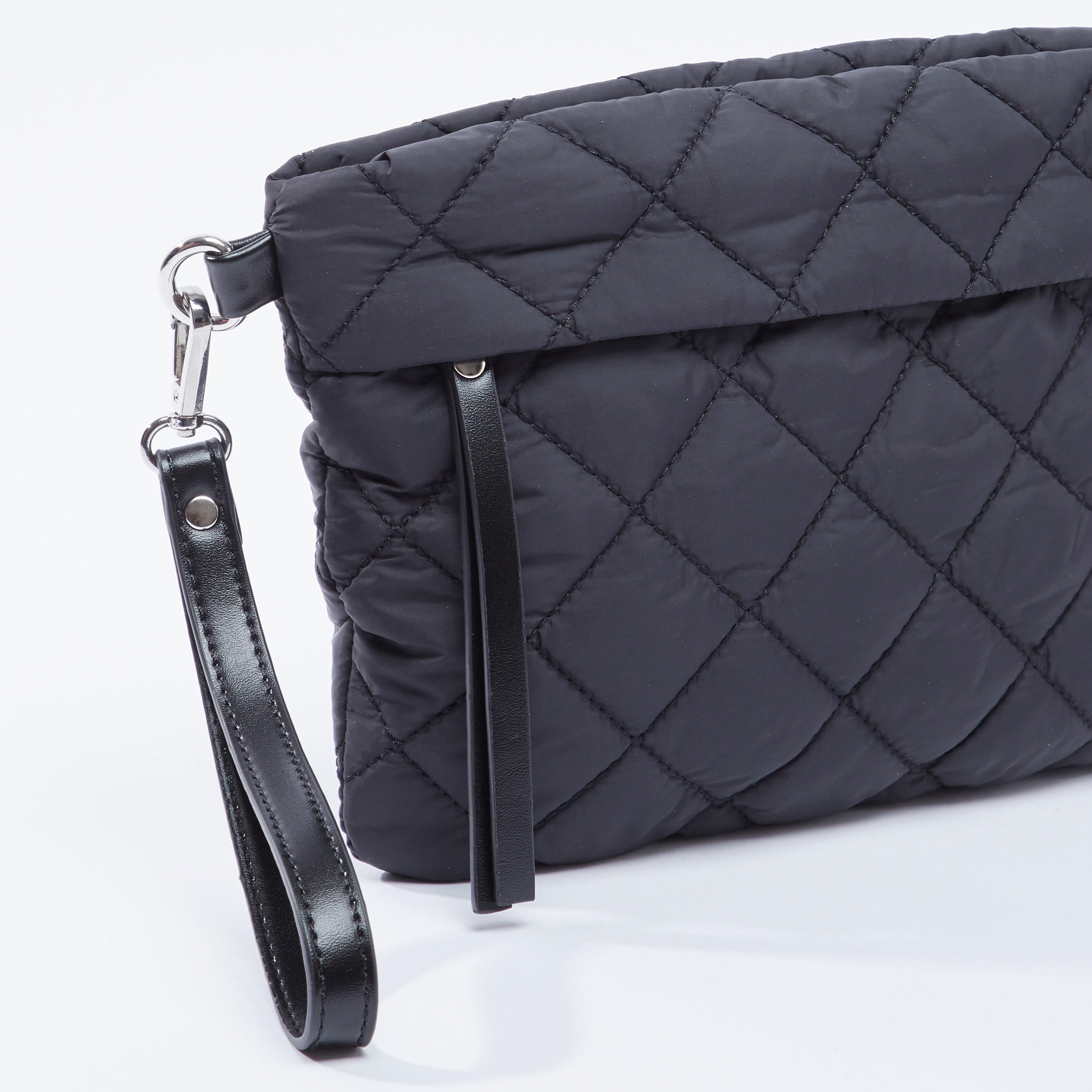 كلاتش مبطّنة بحزام معصم وسحّاب للإغلاق-women-bagsandwallets-wallets-image-3