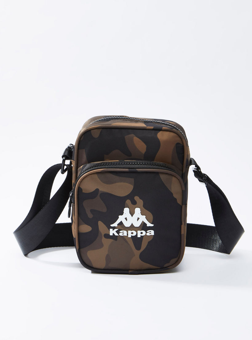 شنطة كروس بودي بطبعات وحزام قابل للتعديل من كابا-men-bags-image-5