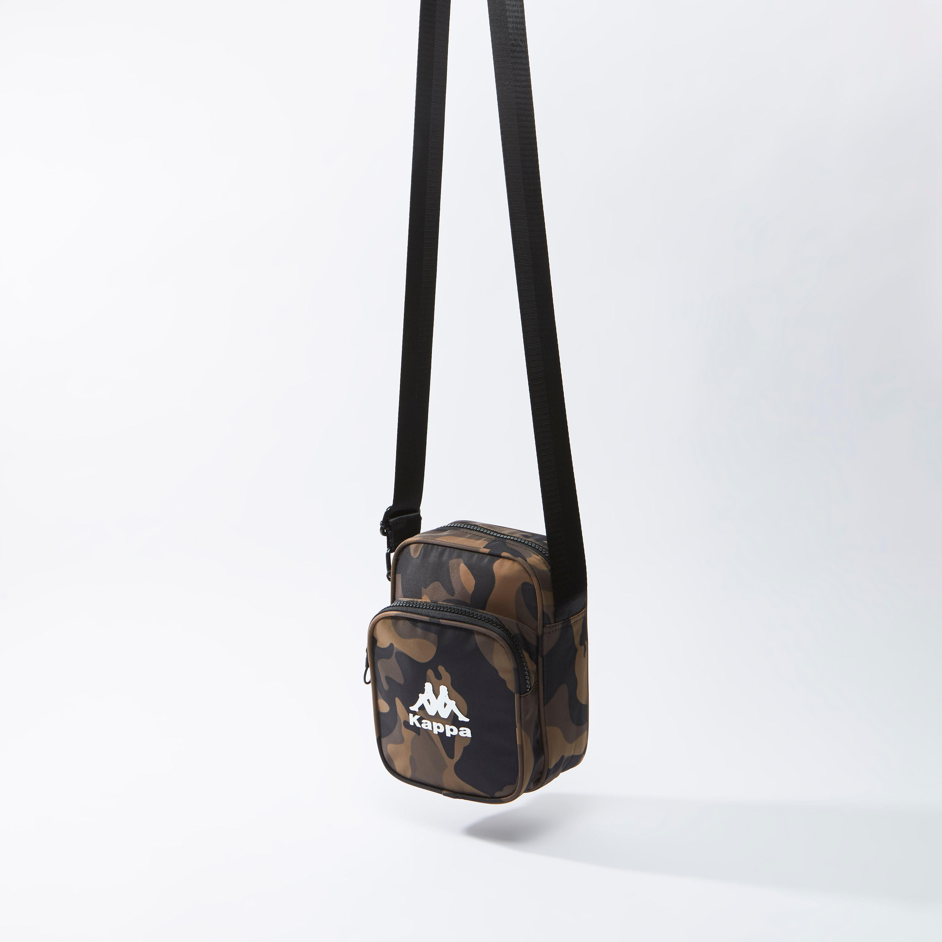 شنطة كروس بودي بطبعات وحزام قابل للتعديل من كابا-men-bags-image-3
