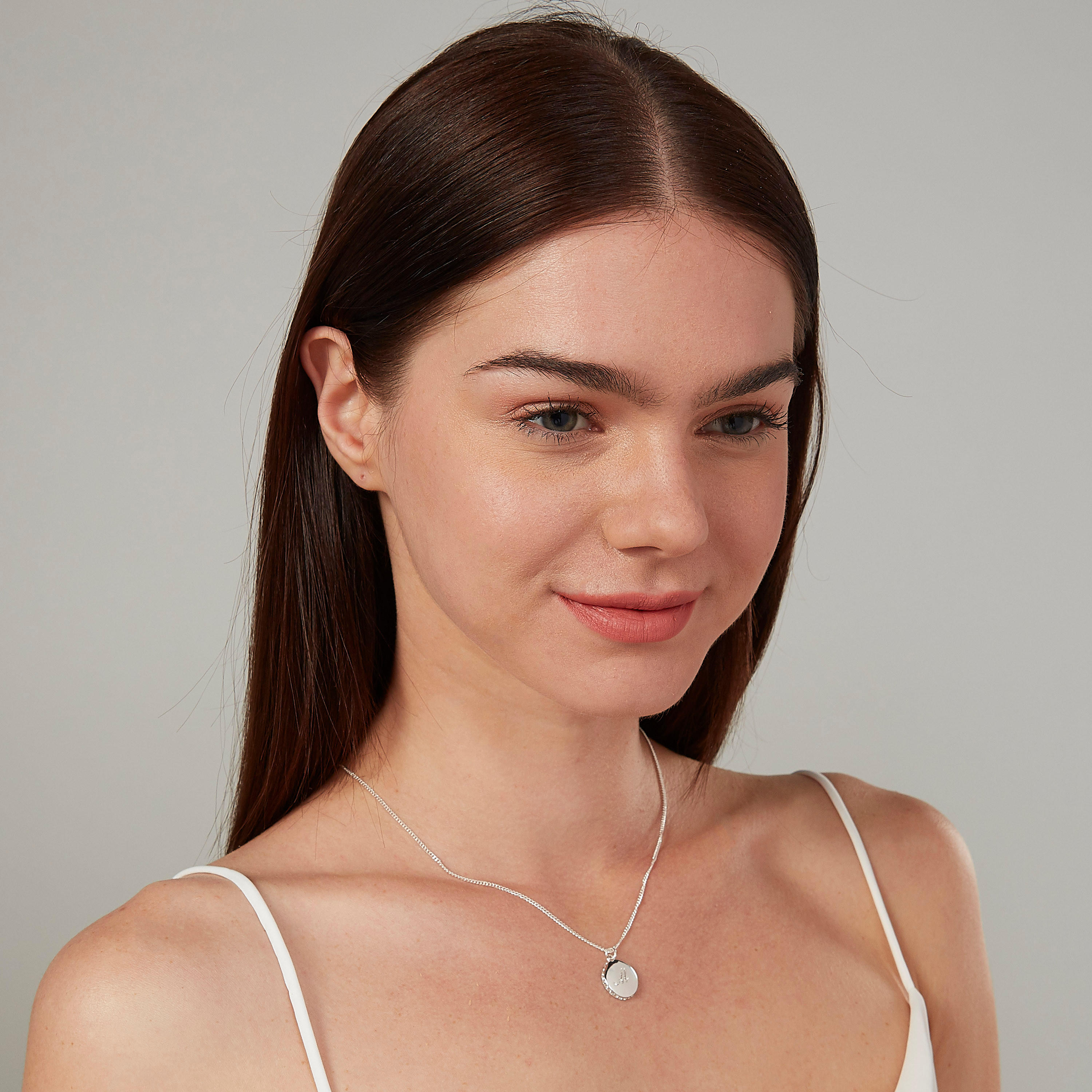 عقد مزيّن بدلاية ومشبك إغلاق-women-watchesandjewellery-jewellery-necklacesandpendants-image-2