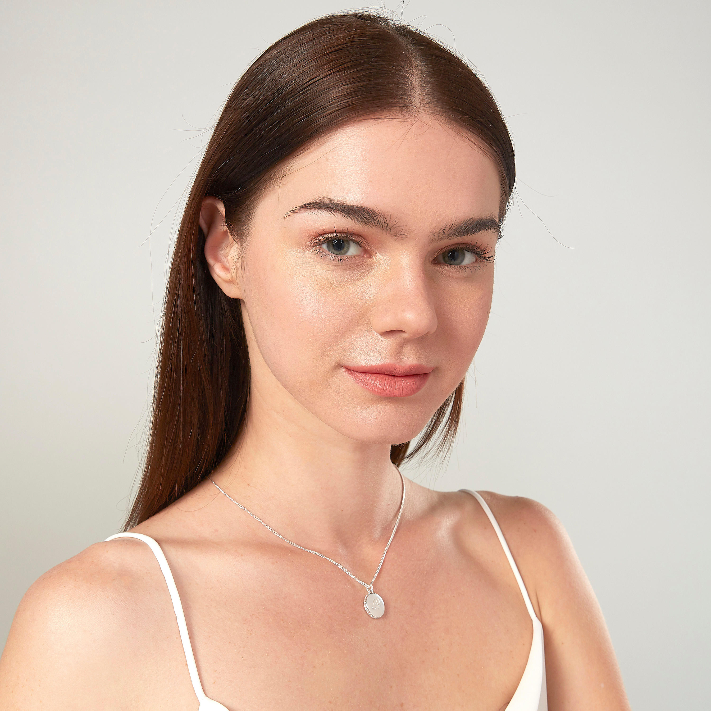 عقد مزيّن بدلاية ومشبك إغلاق-women-watchesandjewellery-jewellery-necklacesandpendants-image-2
