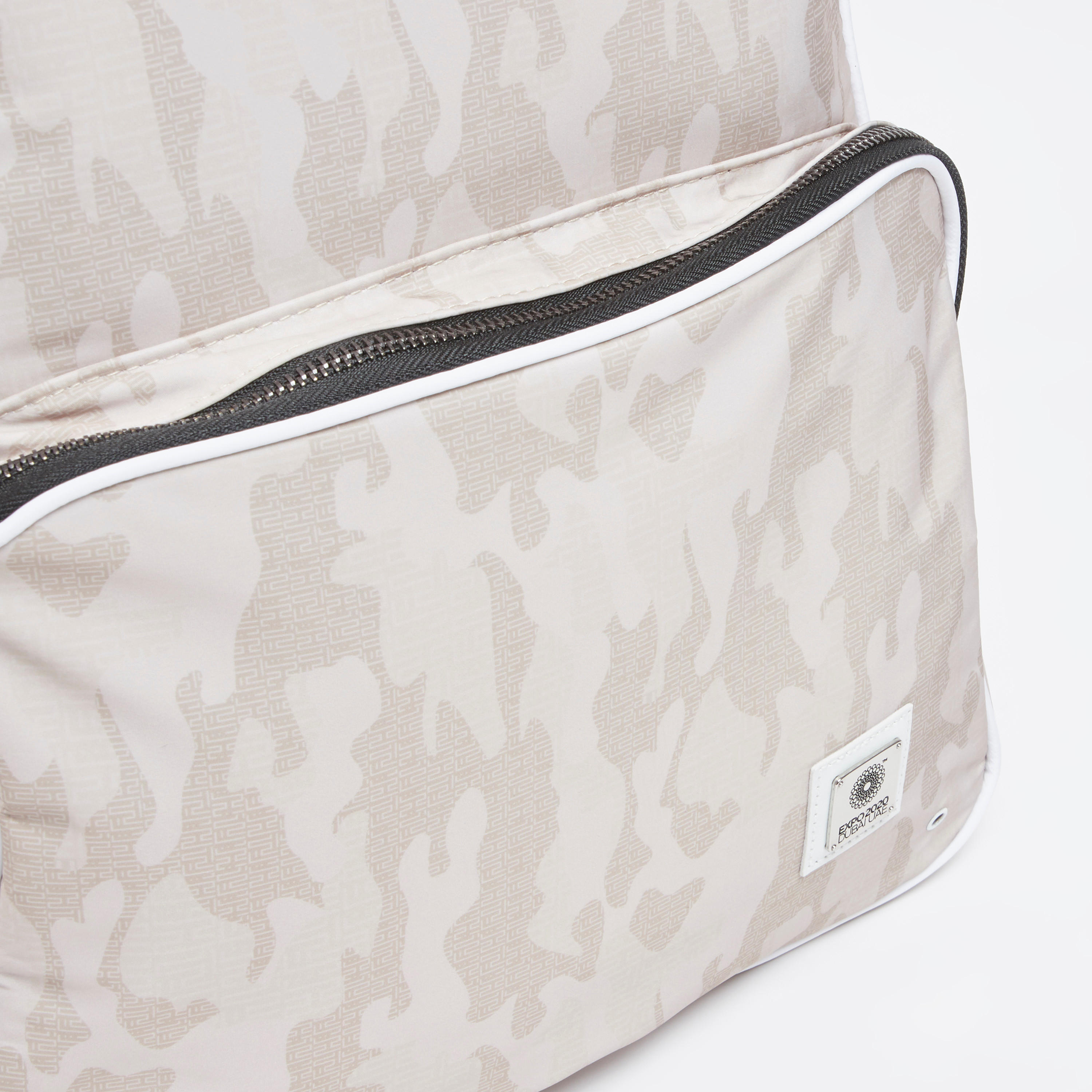 شنطة ظهر بسحّاب إغلاق وحمّالات قابلة للتعديل وطبعات-men-bags-image-2