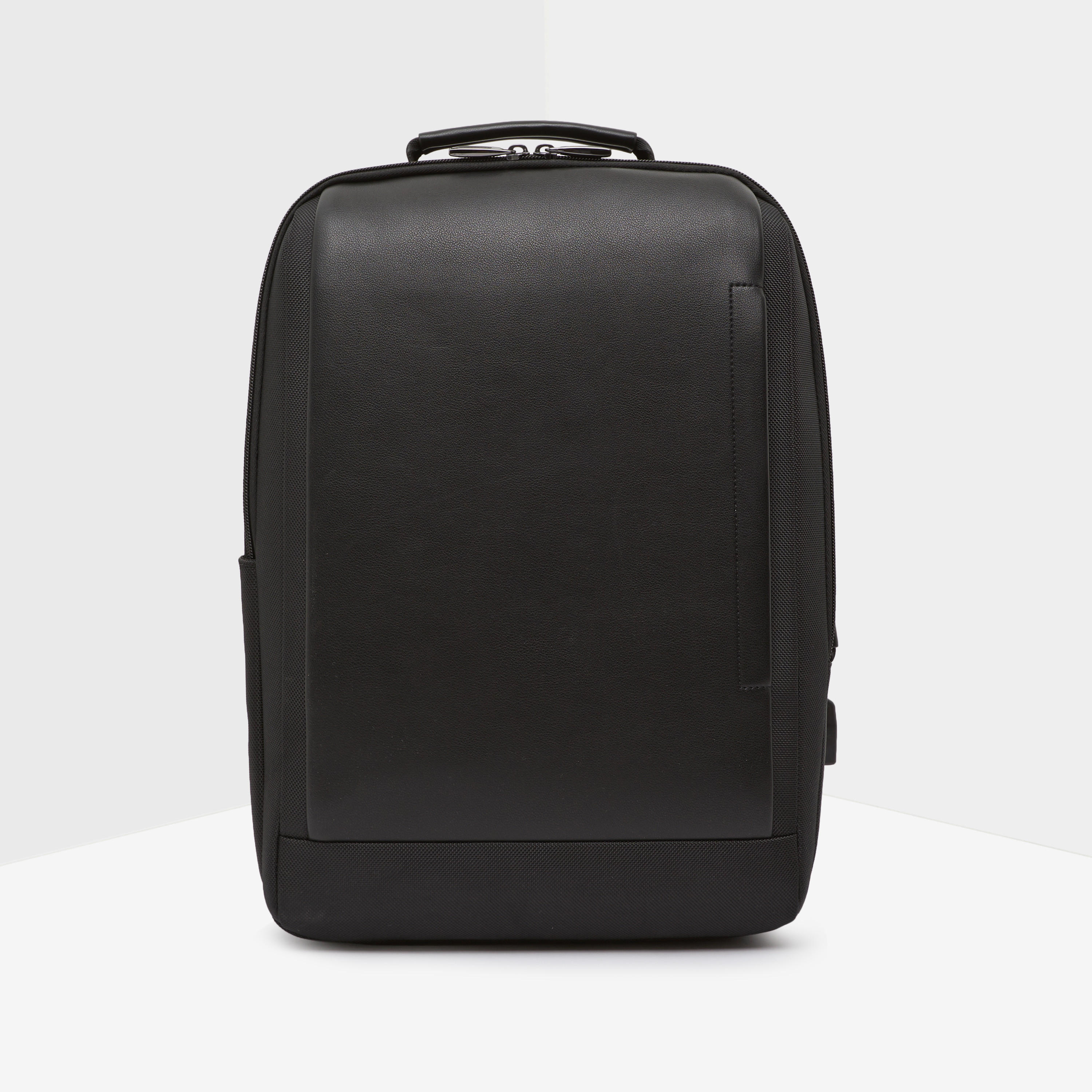 شنطة ظهر سادة بسحّاب إغلاق من دوتشيني-men-bags-image-1