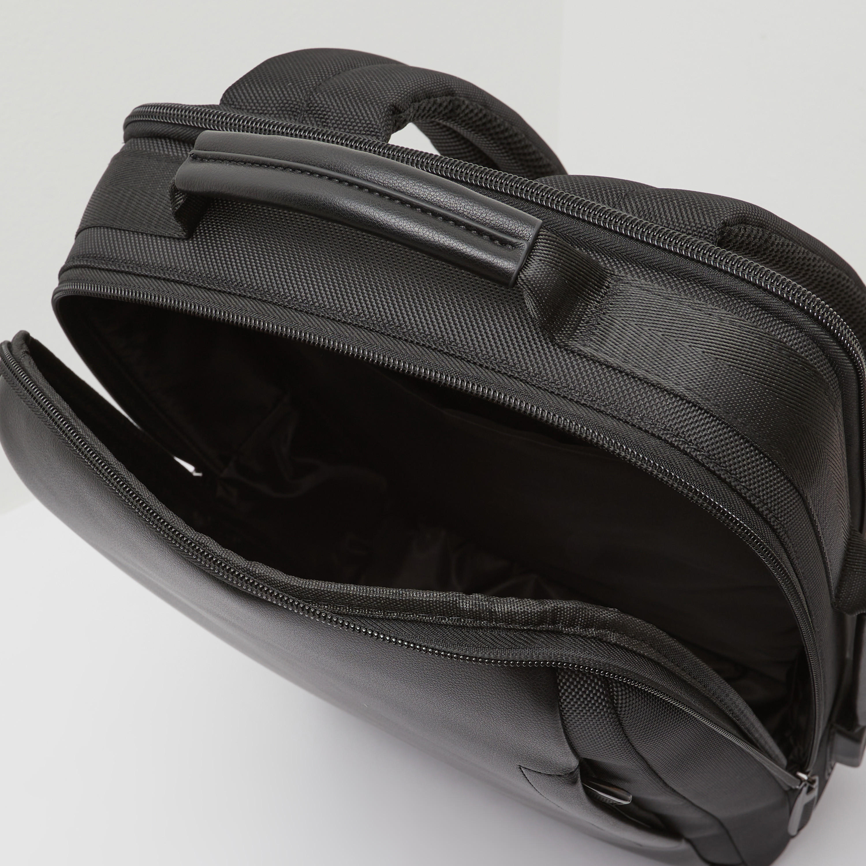 شنطة ظهر سادة بسحّاب إغلاق من دوتشيني-men-bags-image-4