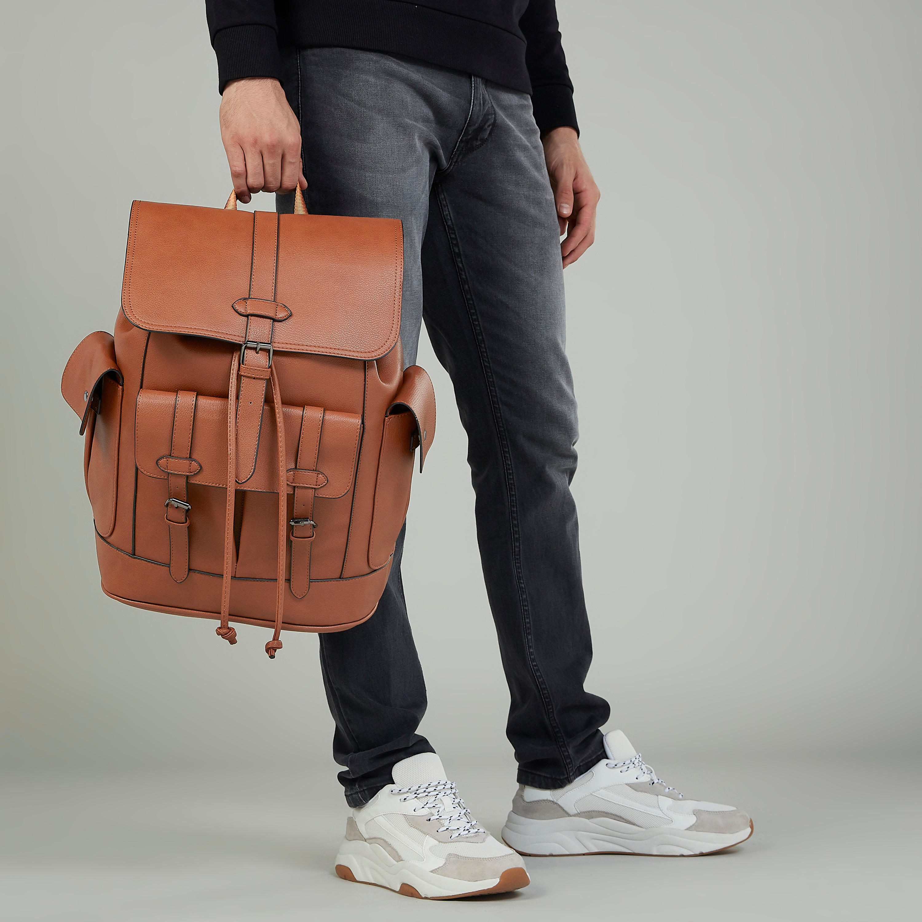 شنطة ظهر بطيّة وحمّالات قابلة للتعديل-men-bags-image-2