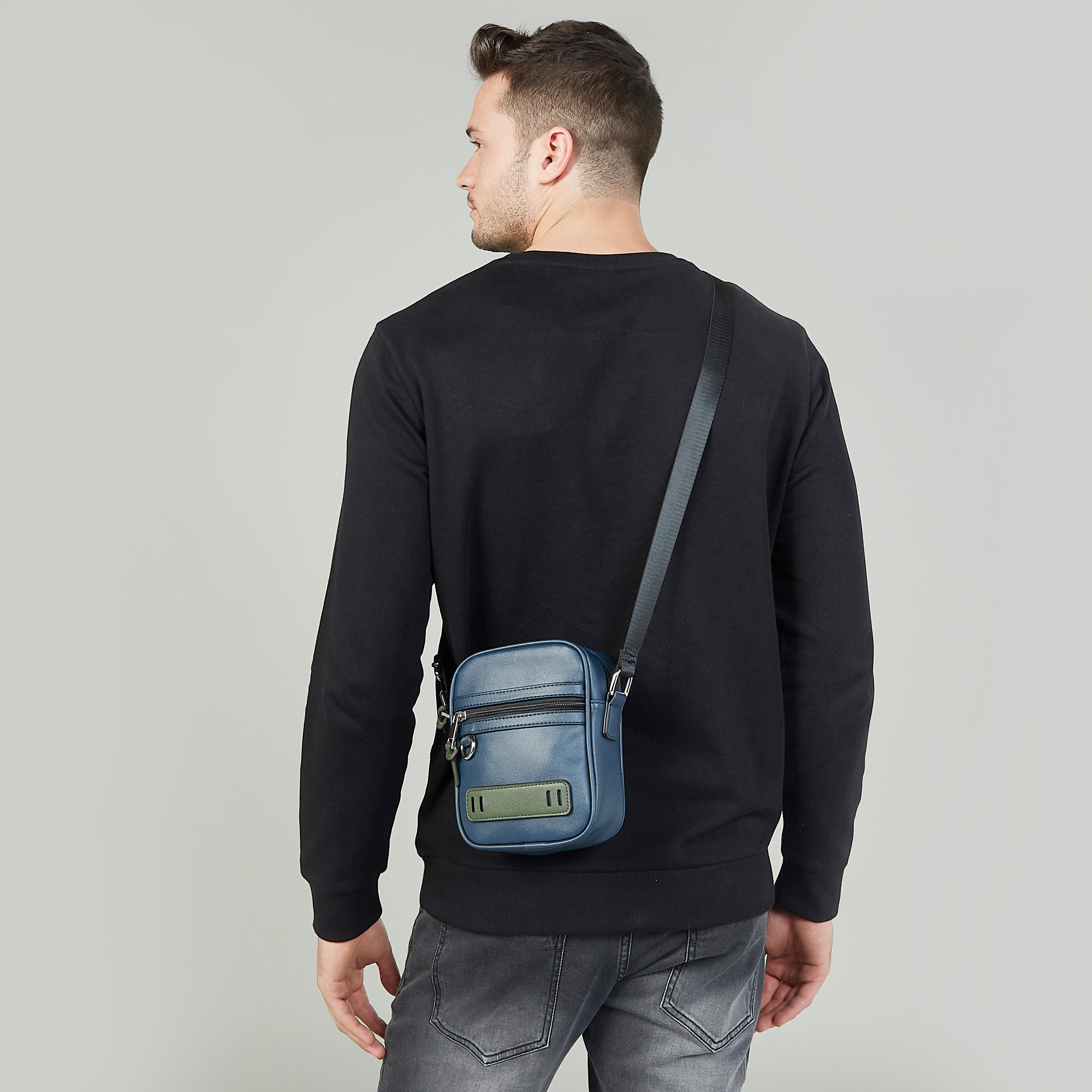 شنطة كروس بودي بارزة الملمس بحزام قابل للتعديل-men-bags-image-2