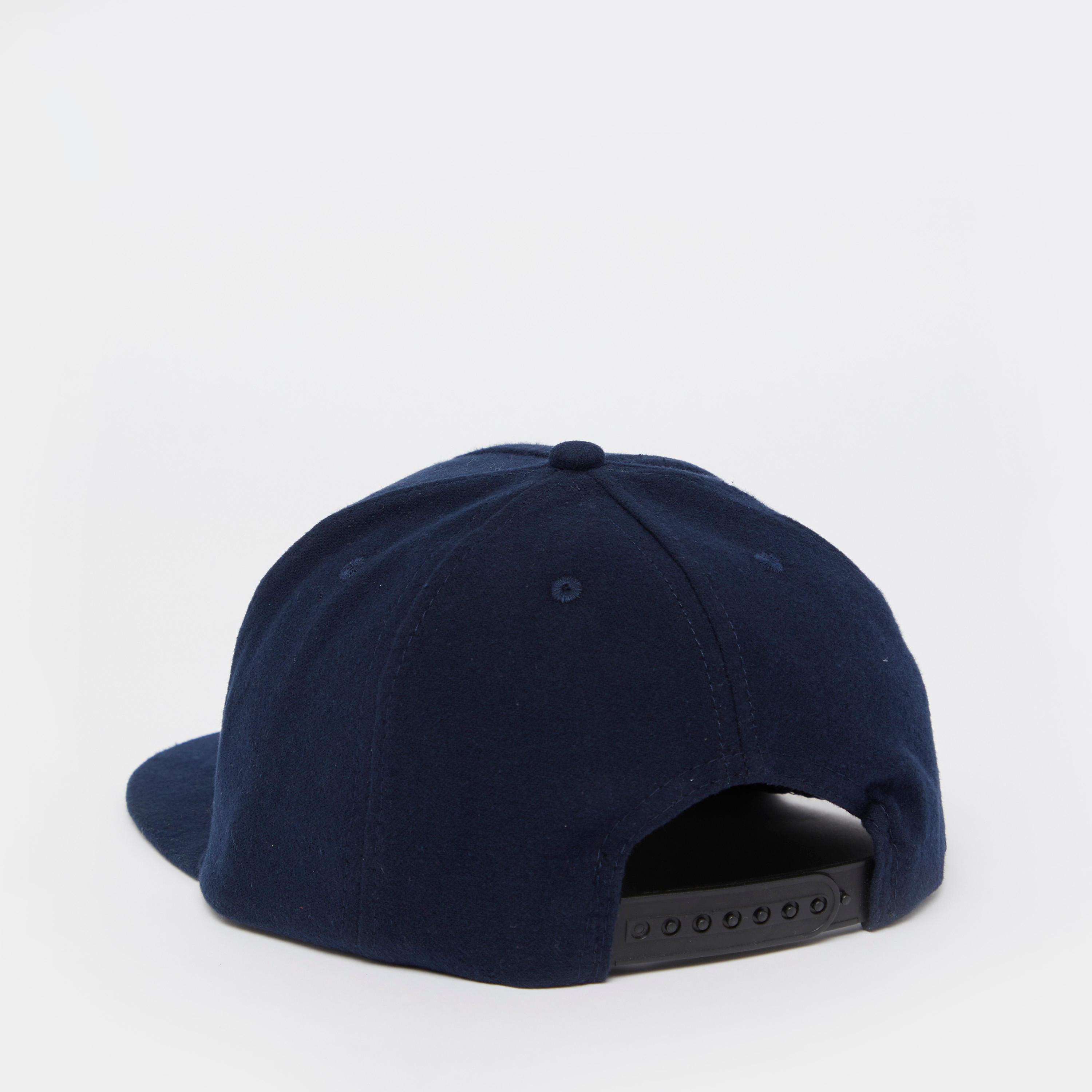 قبعة بارزة الملمس بزر للإغلاق-men-caps-image-3