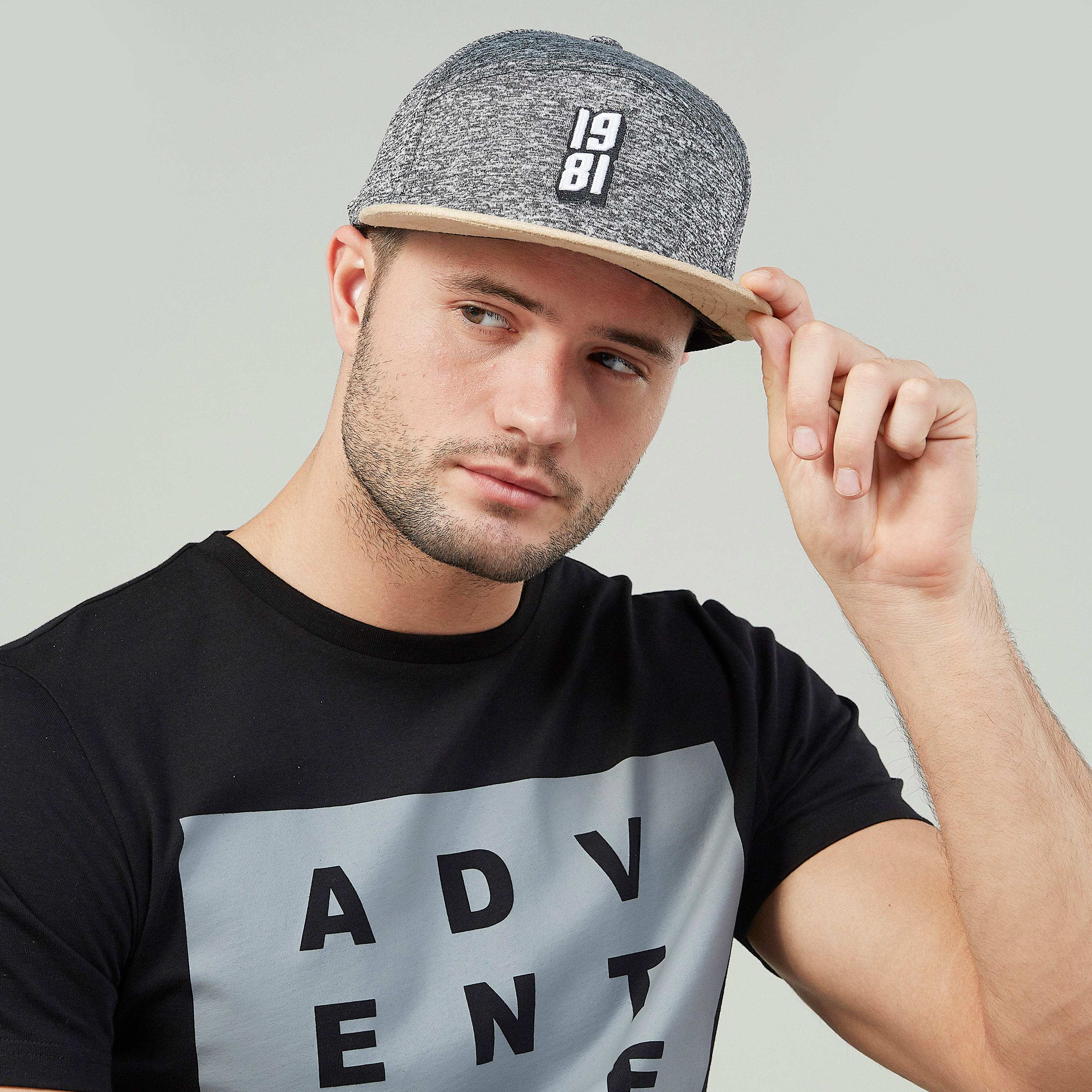 قبعة بارزة الملمس بزر للإغلاق-men-caps-image-3