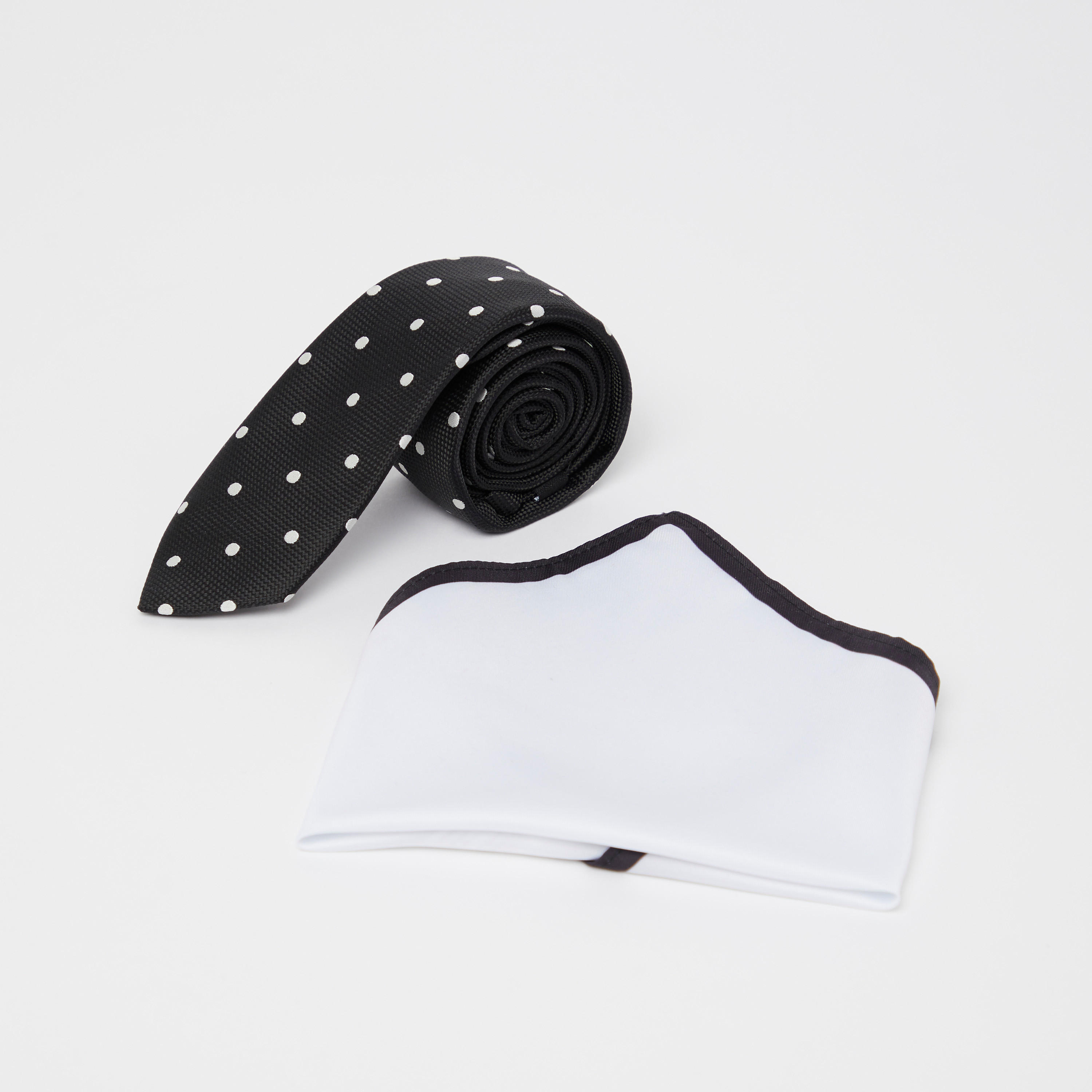 طقم ربطة عنق عادية بطبعات منقّطة ومنديل جيب مربّع سادة-men-tiesandcufflinks-pocketsquares-image-5