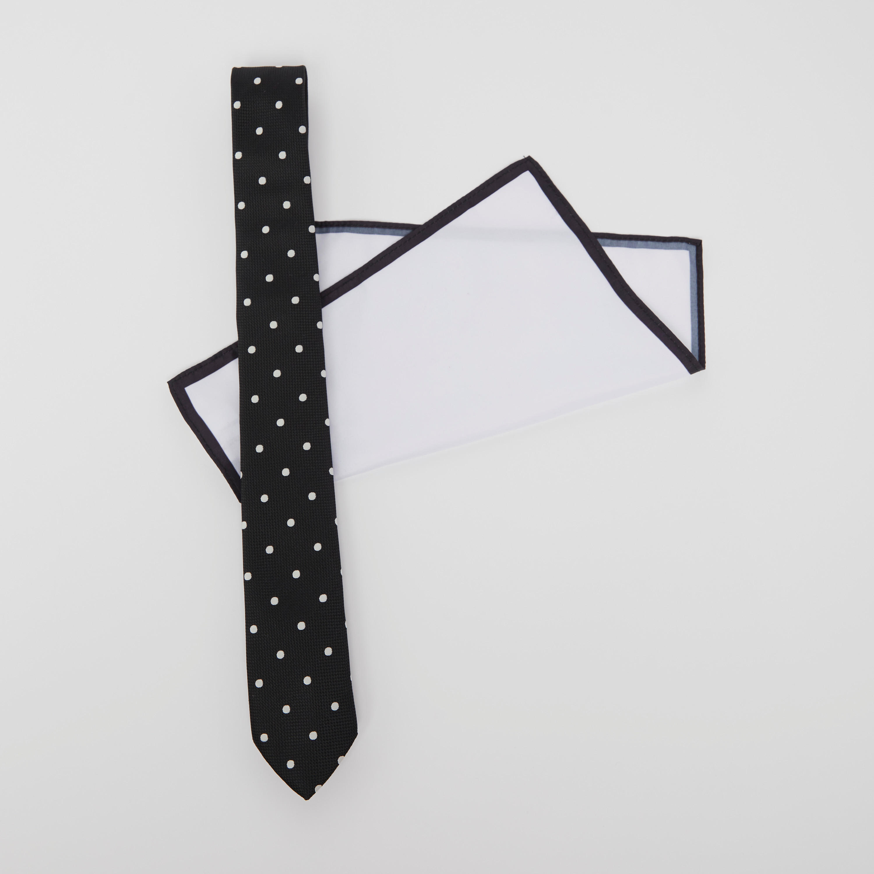 طقم ربطة عنق عادية بطبعات منقّطة ومنديل جيب مربّع سادة-men-tiesandcufflinks-pocketsquares-image-3