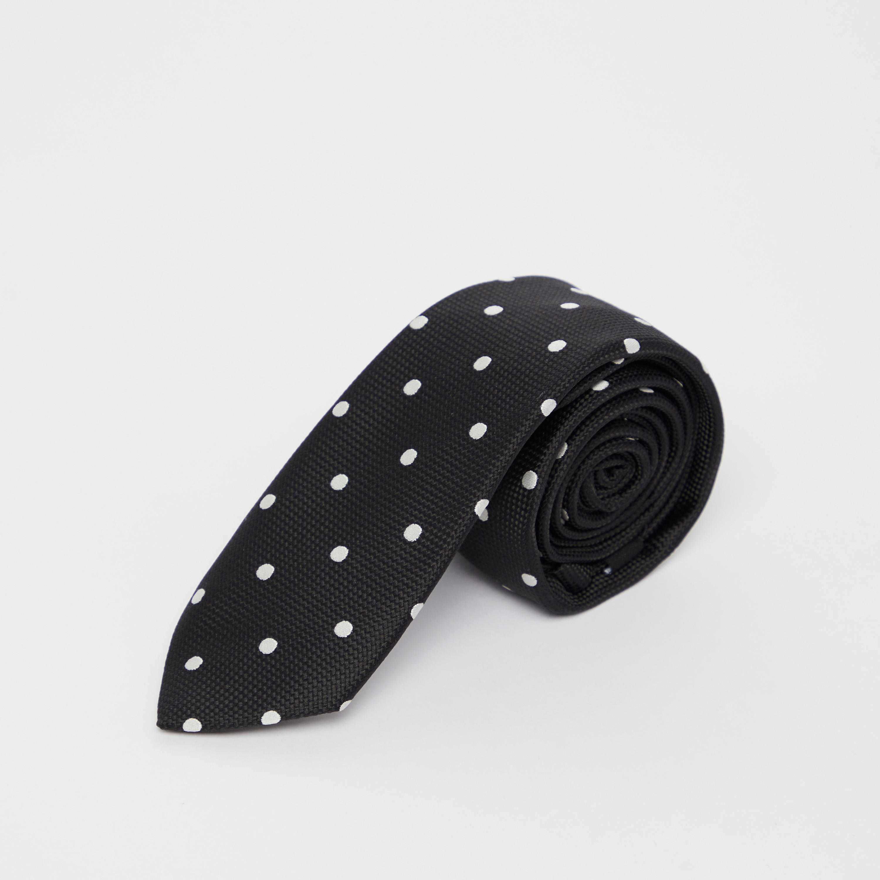 طقم ربطة عنق عادية بطبعات منقّطة ومنديل جيب مربّع سادة-men-tiesandcufflinks-pocketsquares-image-2