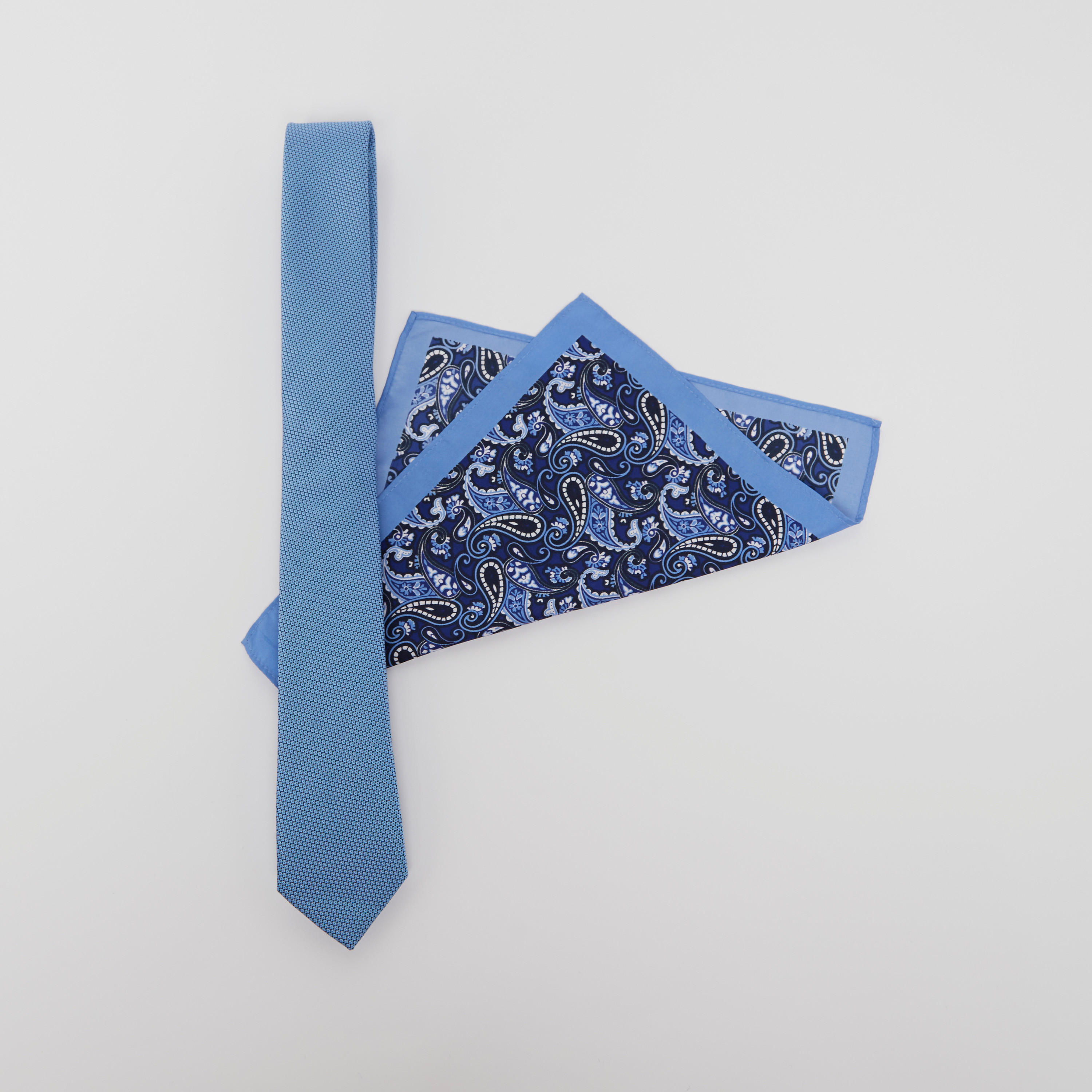ربطة عنق عادية بارزة الملمس ومنديل جيب مربّع بطبعات-men-tiesandcufflinks-pocketsquares-image-1