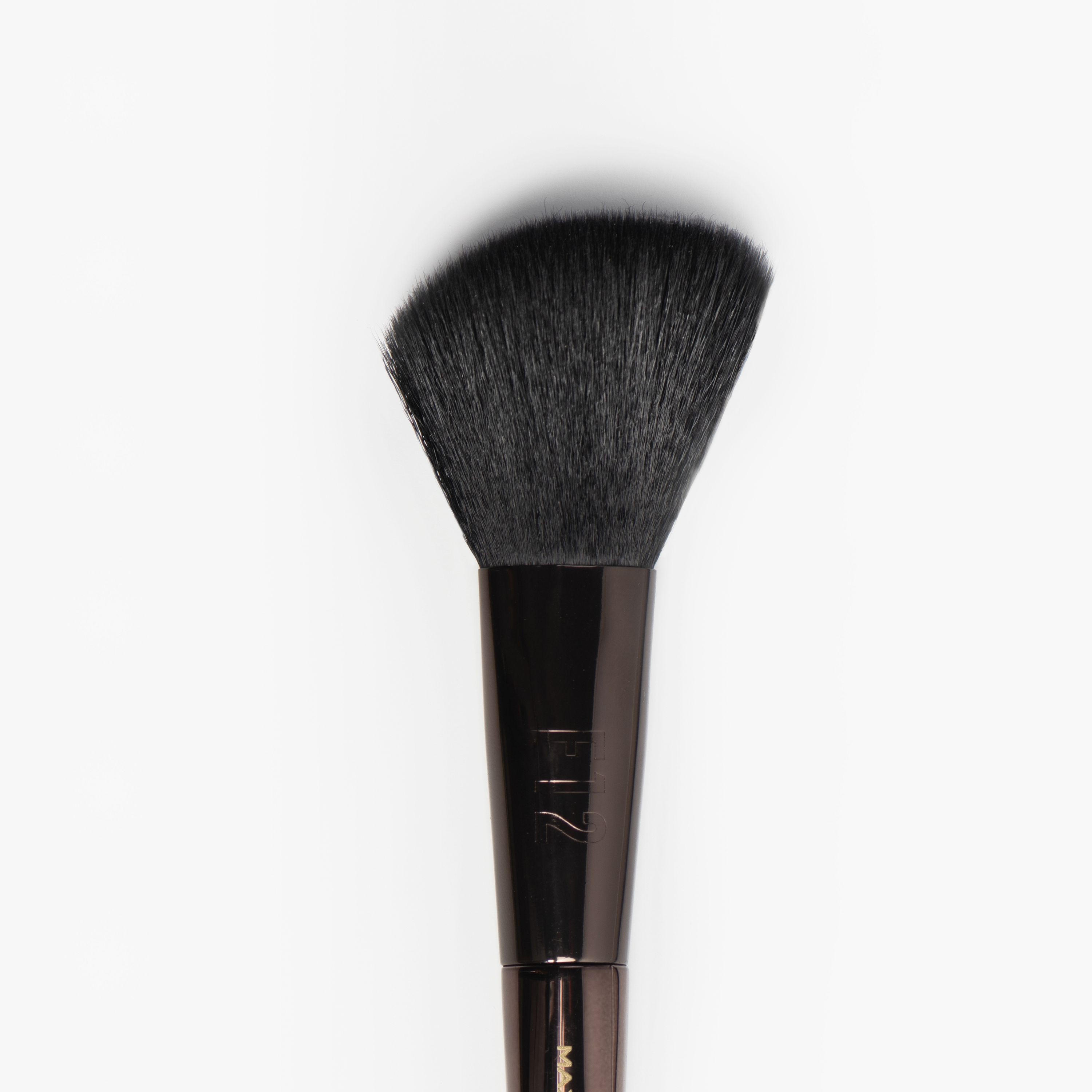 Max Factor Powder Brush-beautyandpersonalcare-makeup-brushesandaccessories-brushes-image-3