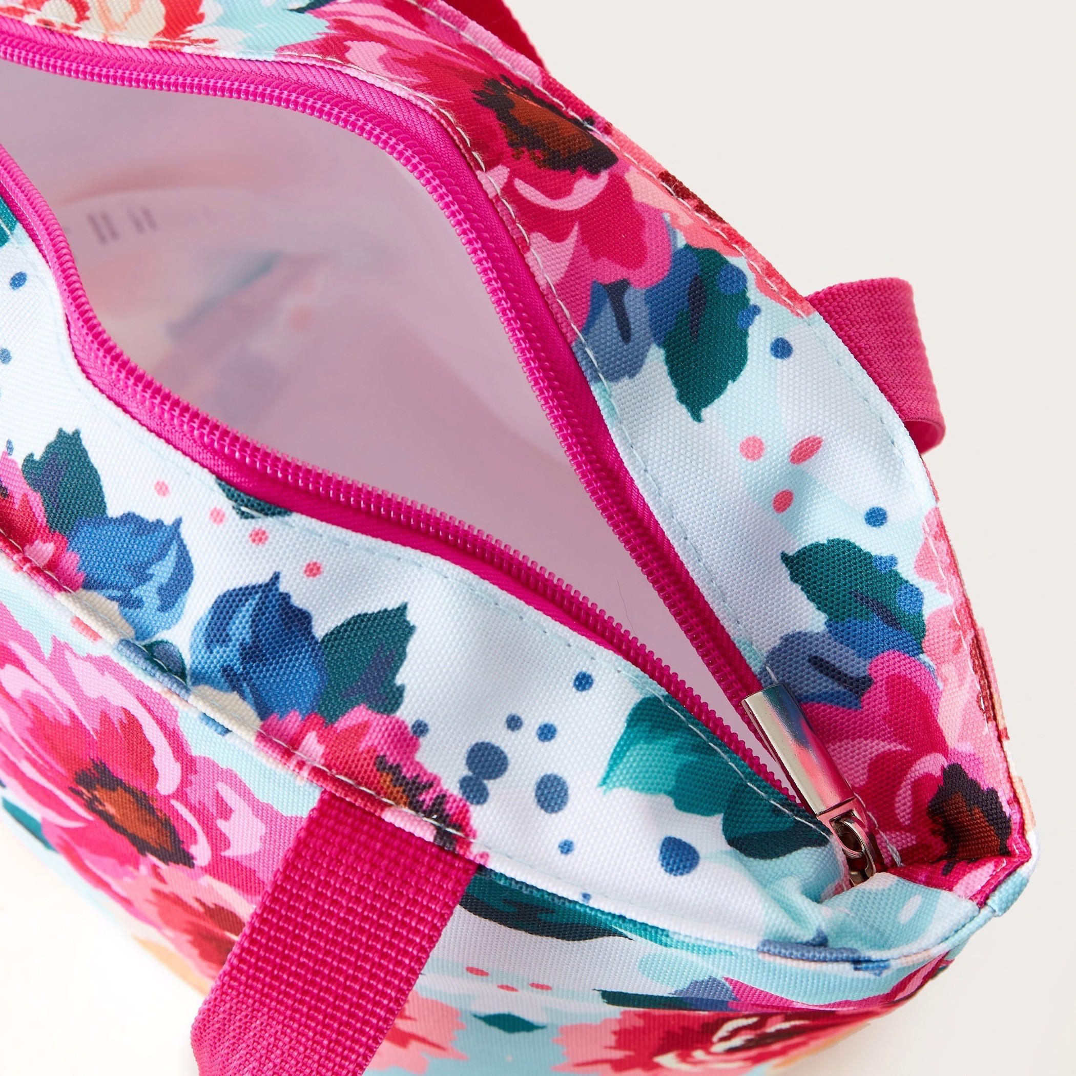 شنطة غداء بطبعات أزهار من جلو-school-lunchessentials-lunchbags-image-5