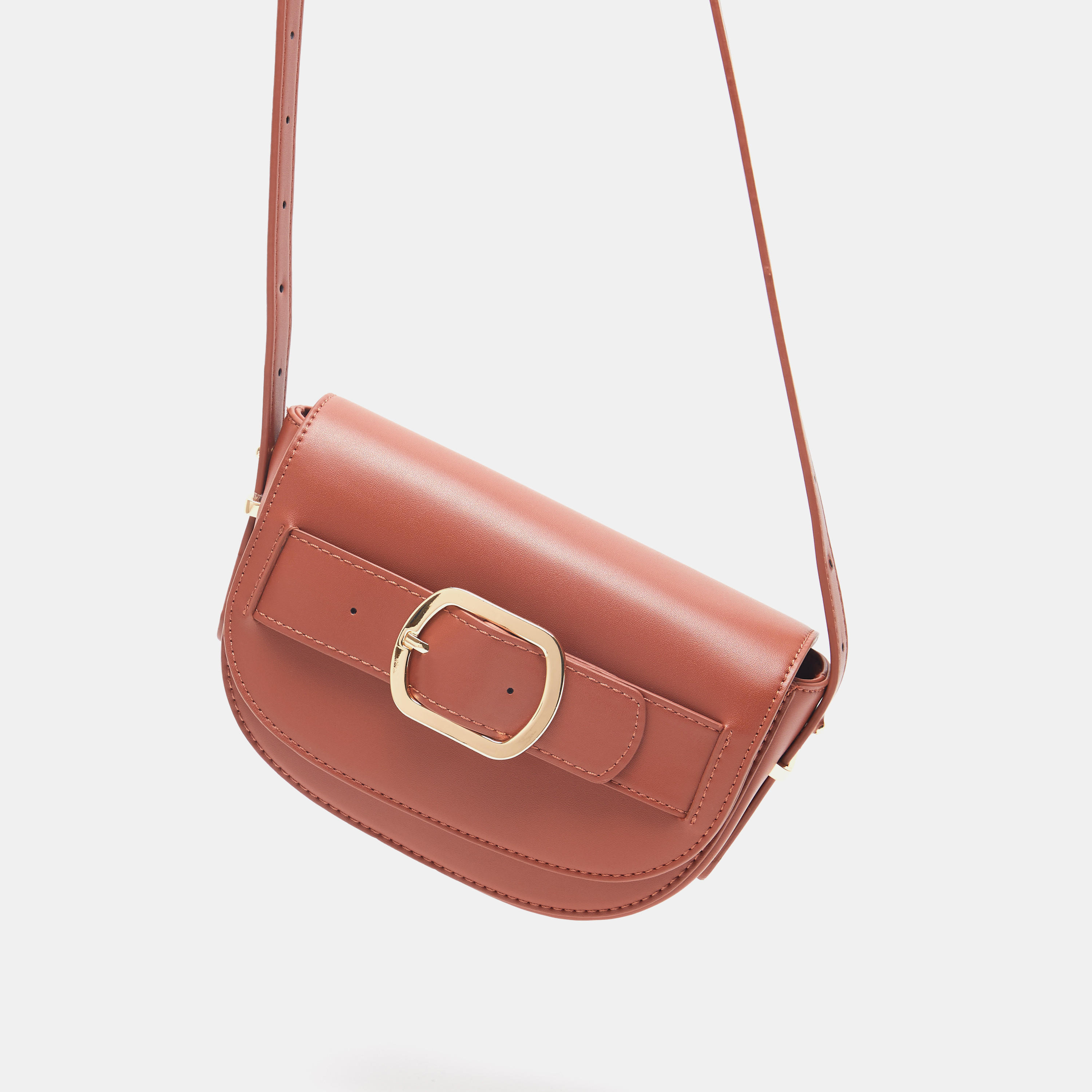 شنطة كروس بودي سادة بزينة إبزيم من سيليست-women-bagsandwallets-handbags-image-2