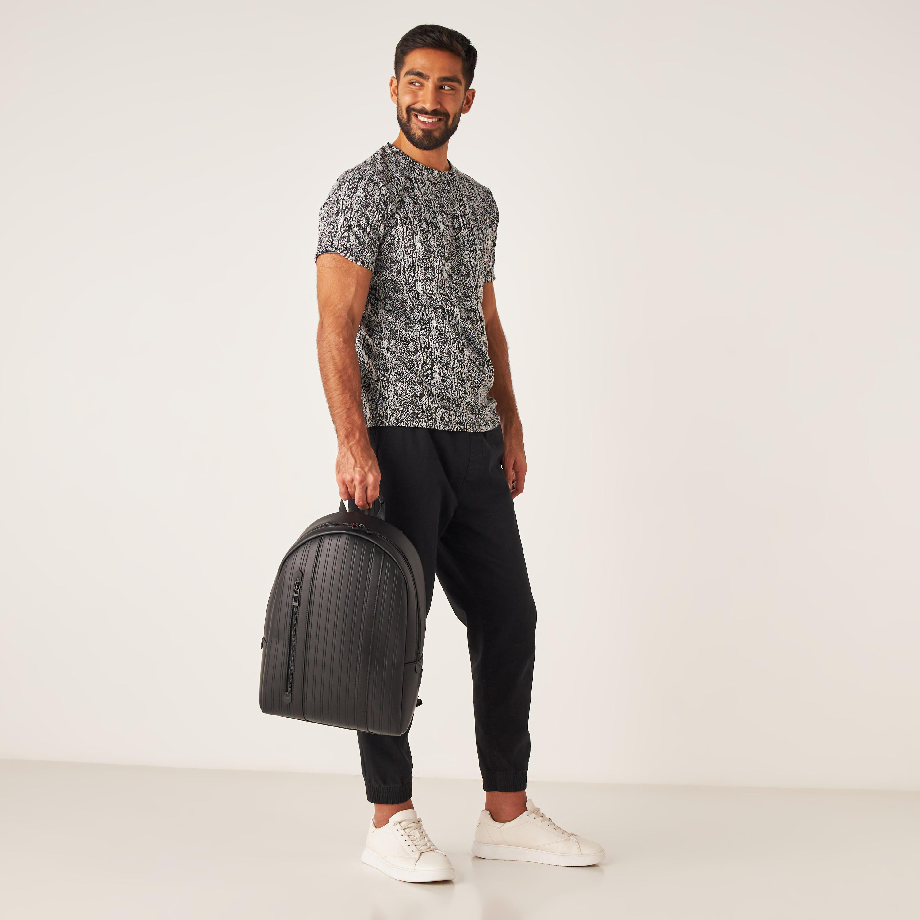 شنطة ظهر بارزة الملمس بسحاب إغلاق وأحزمة قابلة للتعديل من دوتشيني-men-bags-image-6