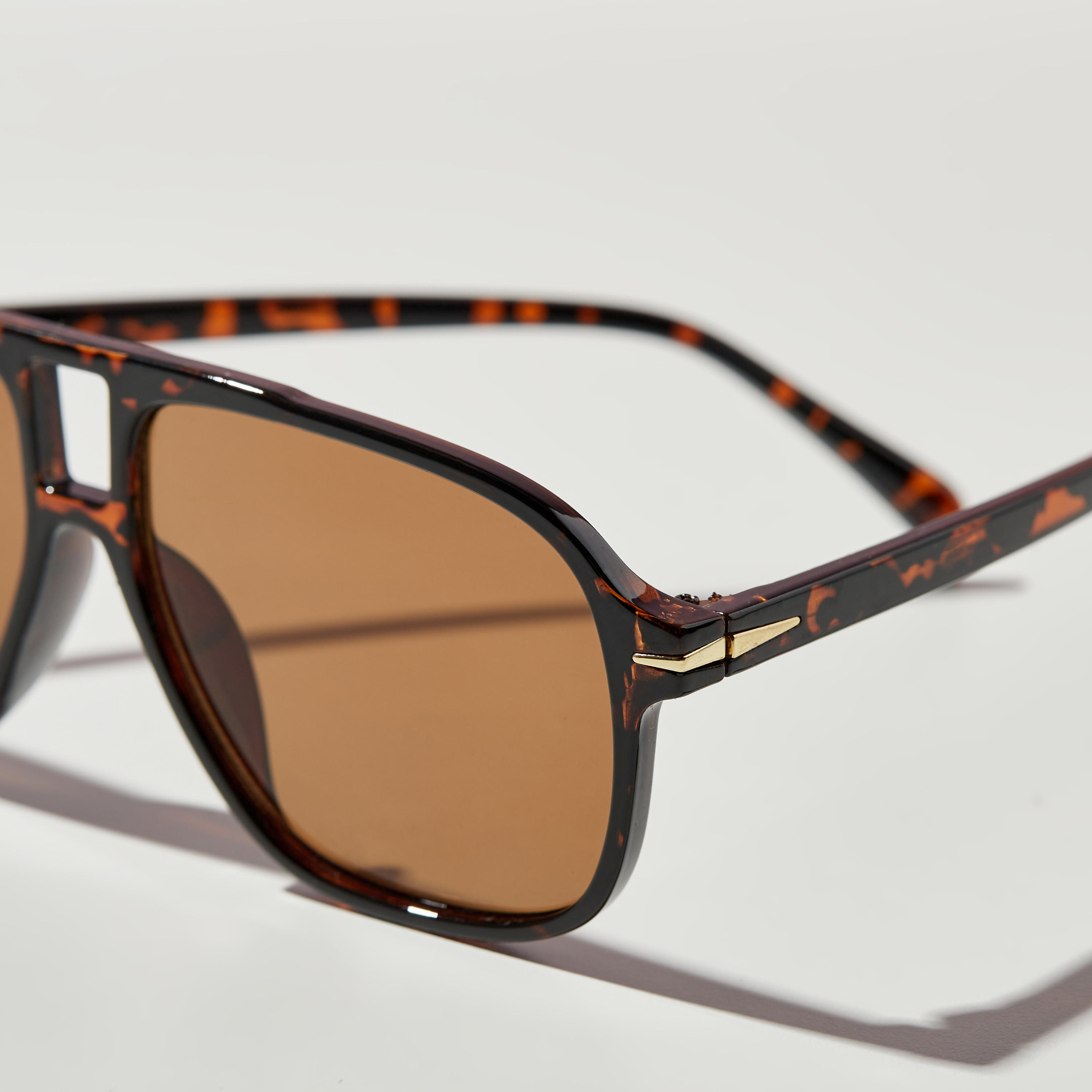 نظارة شمسية بعدسات ملونة وإطار كامل ووسادات أنف من ميستوتس-women-sunglasses-image-2