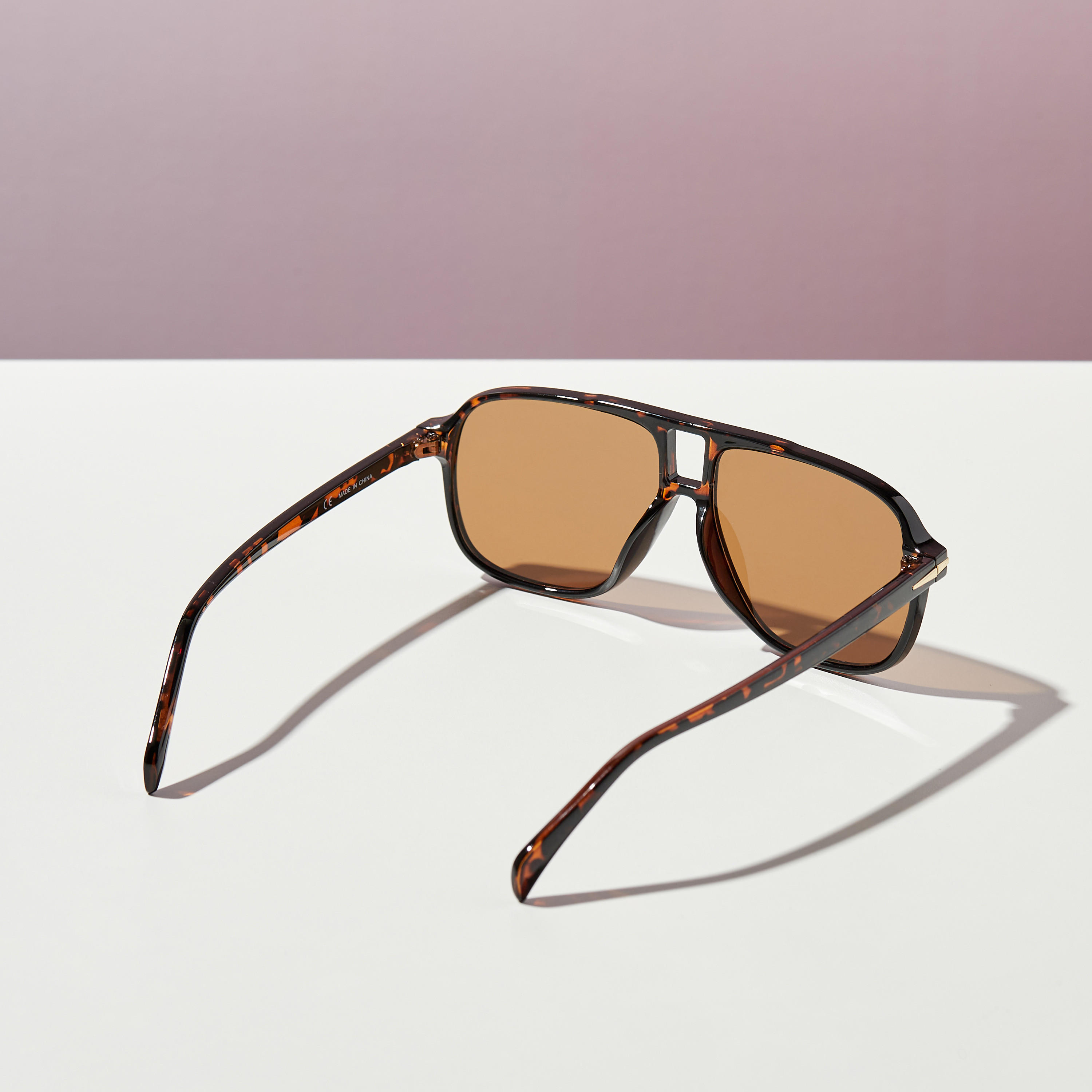 نظارة شمسية بعدسات ملونة وإطار كامل ووسادات أنف من ميستوتس-women-sunglasses-image-3