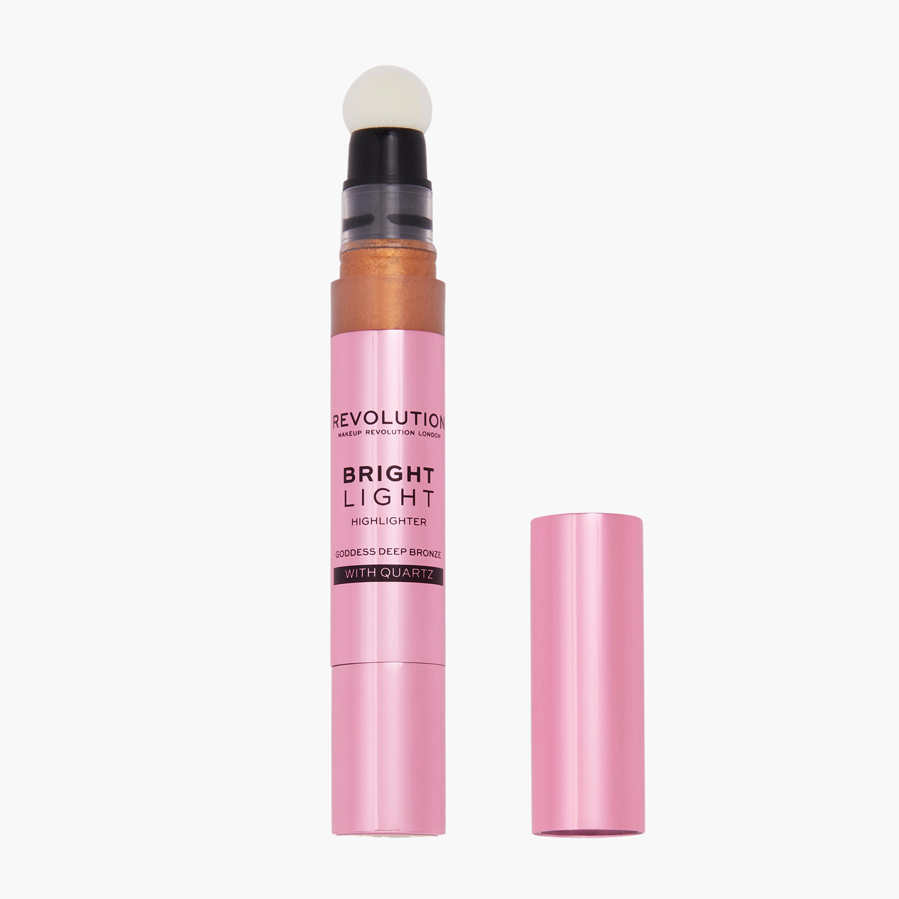 هايلايتر برايت لايت من ميك أب ريفليوشن-beautyandpersonalcare-makeup-face-highlighters-image-1