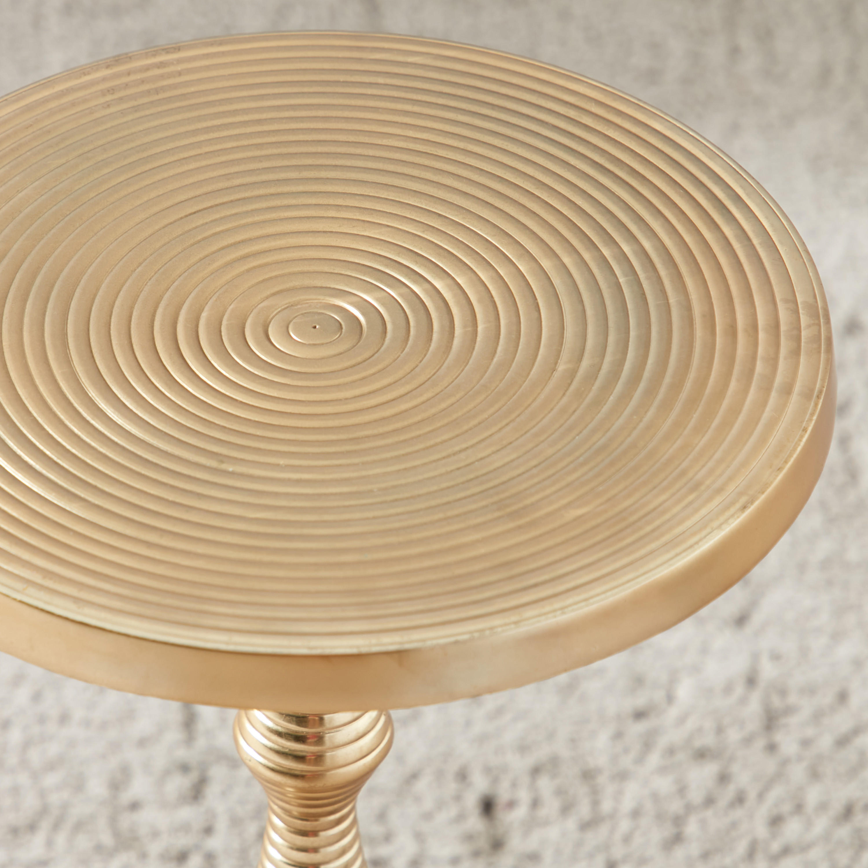 طاولة ميتاليك بارزة الملمس بسطح مستدير - 30x30x54 سم-furniture-livingroom-sideandendtables-image-3