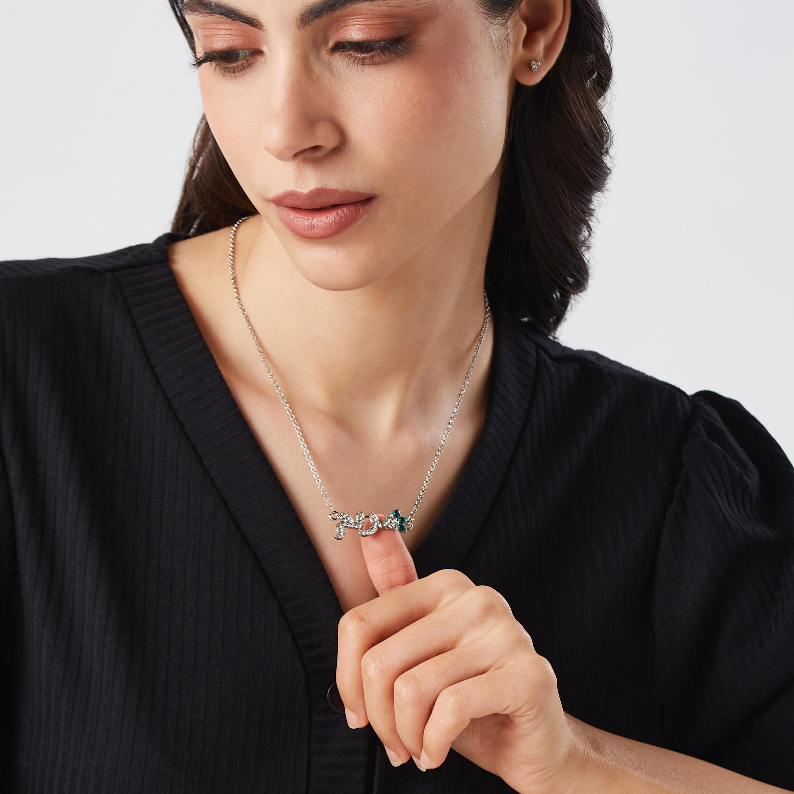 قلادة ميتاليك بمشبك إغلاق-women-watchesandjewellery-jewellery-necklacesandpendants-image-2