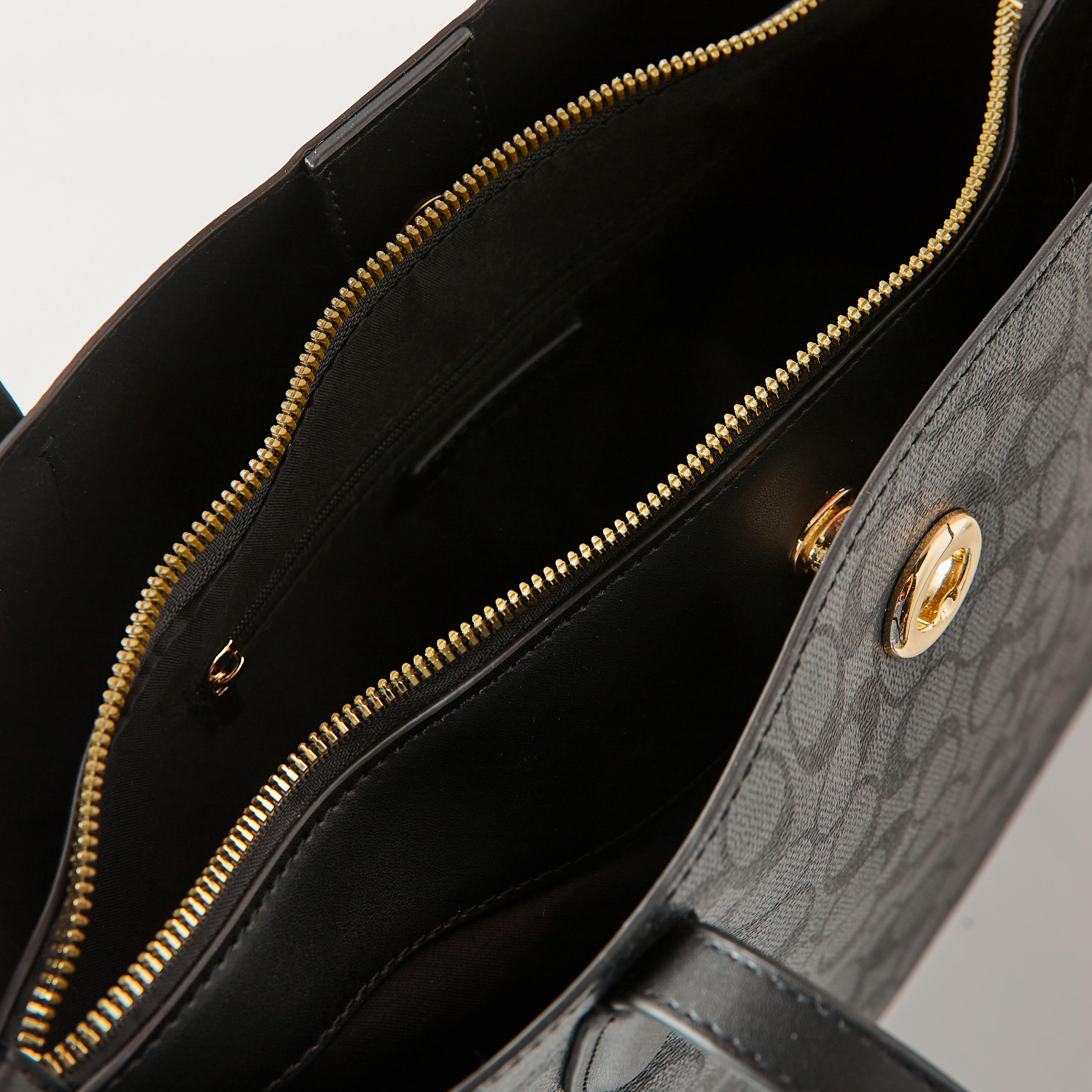 شنطة توتي بمقابض مزدوجة وسحاب إغلاق وطبعات من ساشا-women-bagsandwallets-handbags-image-4