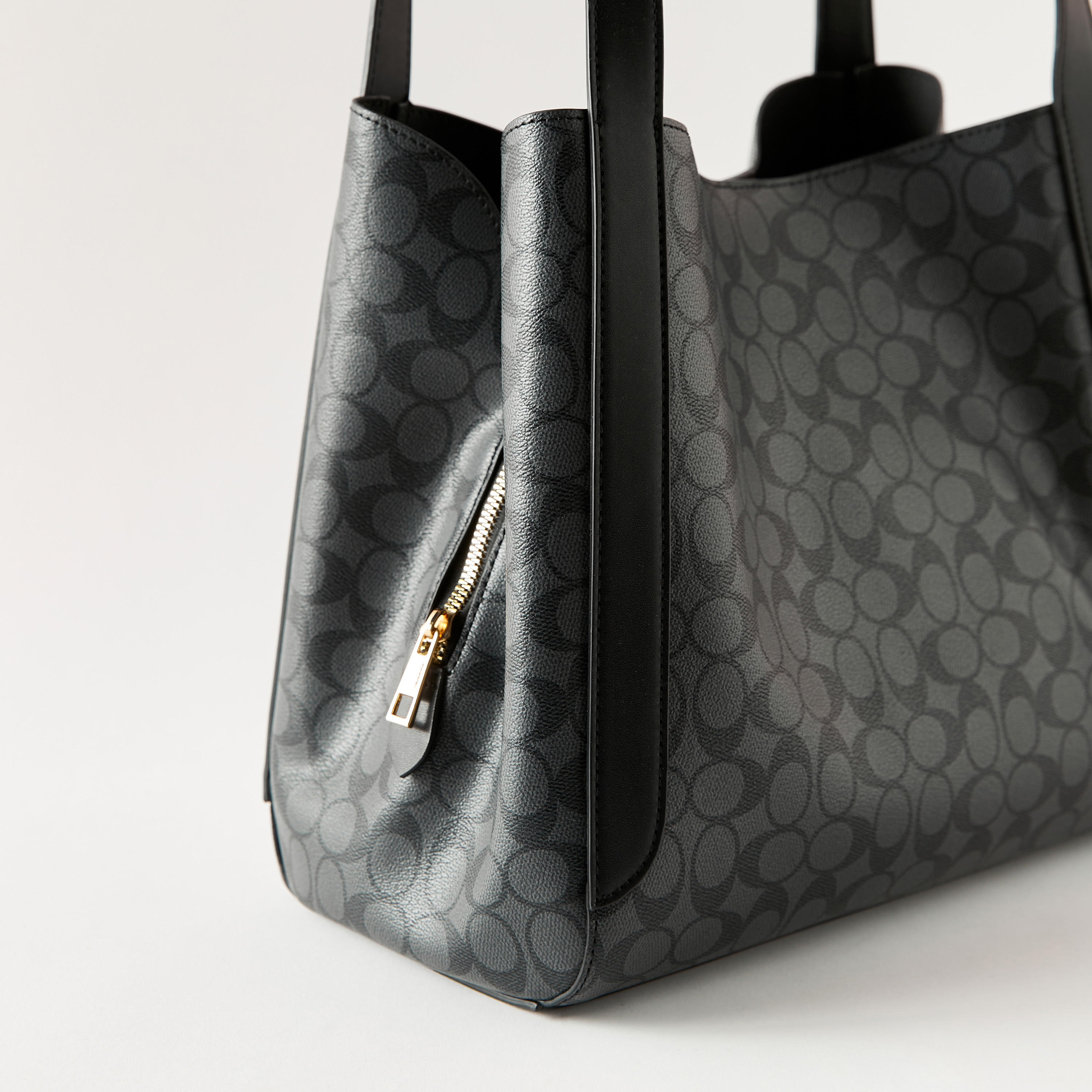 شنطة هوبو بطبعات ومقابض مزدوجة من ساشا-women-bagsandwallets-handbags-image-3
