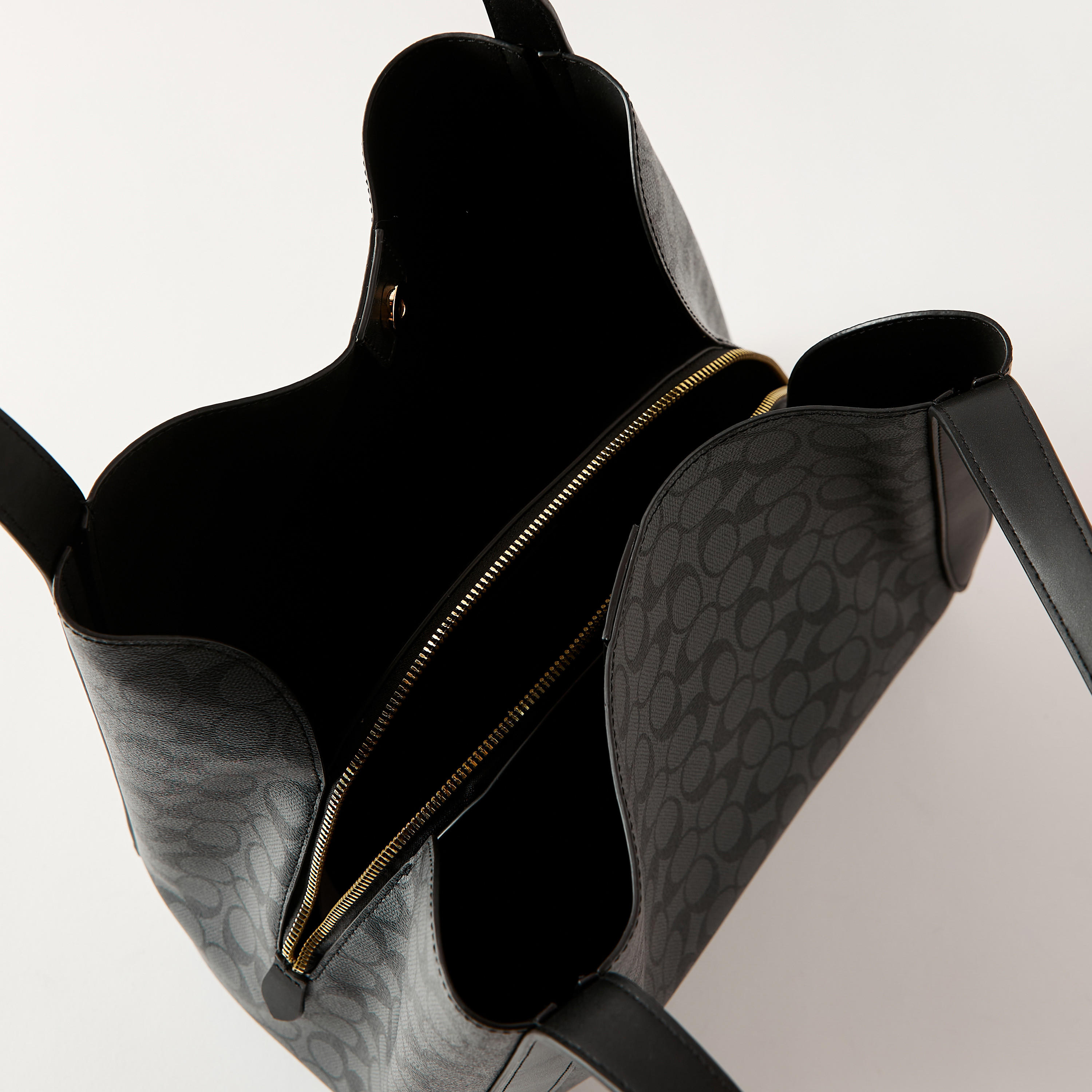 شنطة هوبو بطبعات ومقابض مزدوجة من ساشا-women-bagsandwallets-handbags-image-4