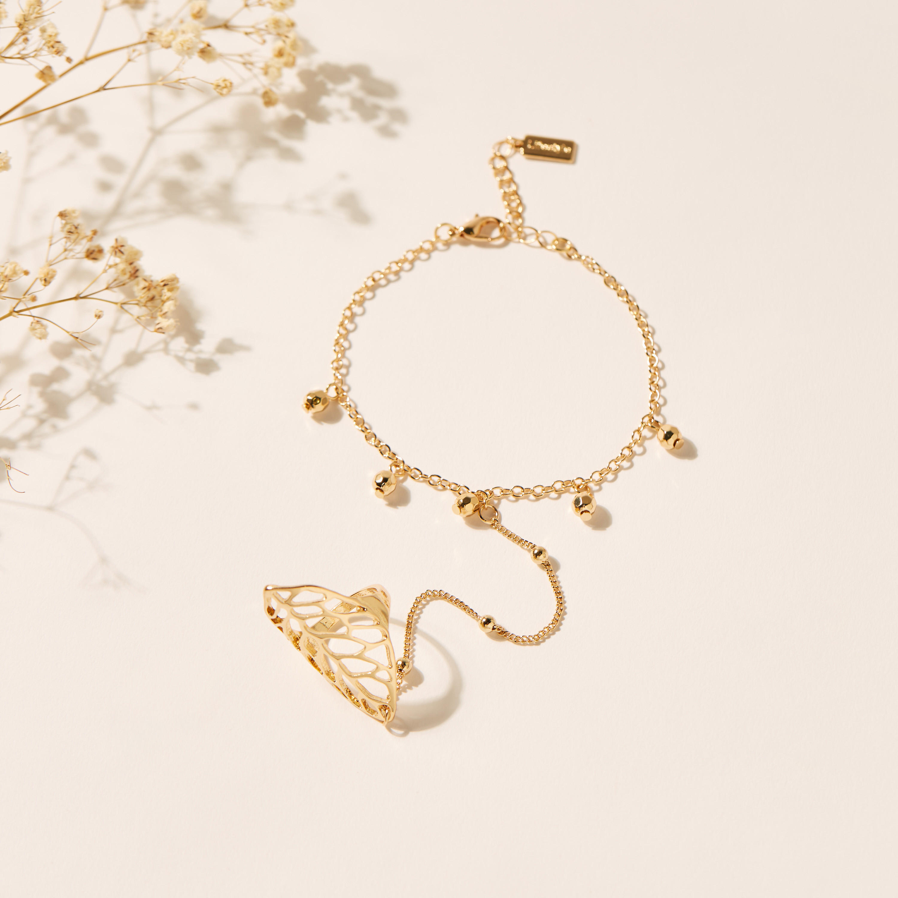 سوار مزيّن بحلقة-women-watchesandjewellery-jewellery-jewellerysets-image-1